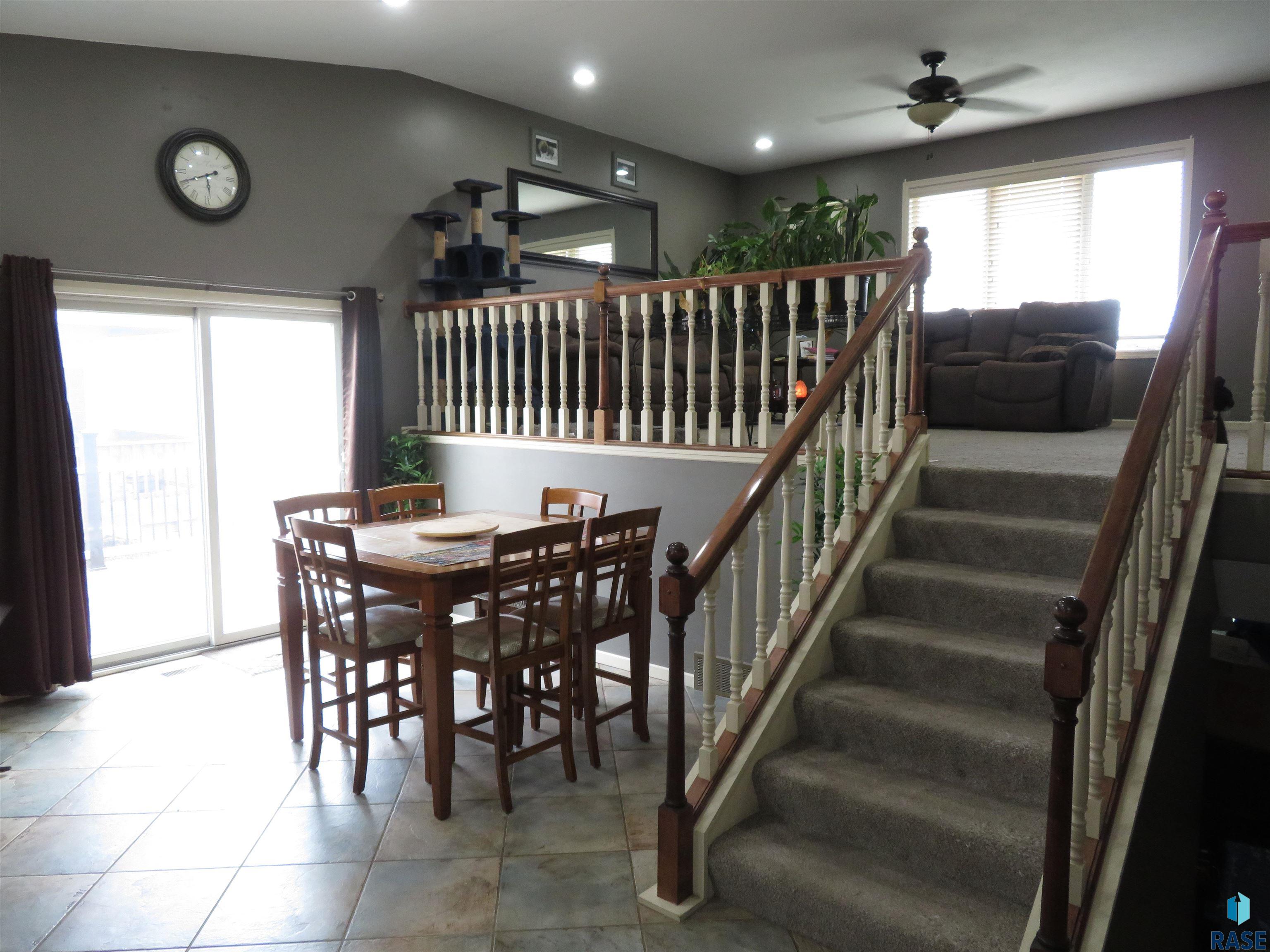 Sioux Falls, South Dakota 57106, United States, 4 Bedrooms Bedrooms, ,3 BathroomsBathrooms,Residential,Active,102933