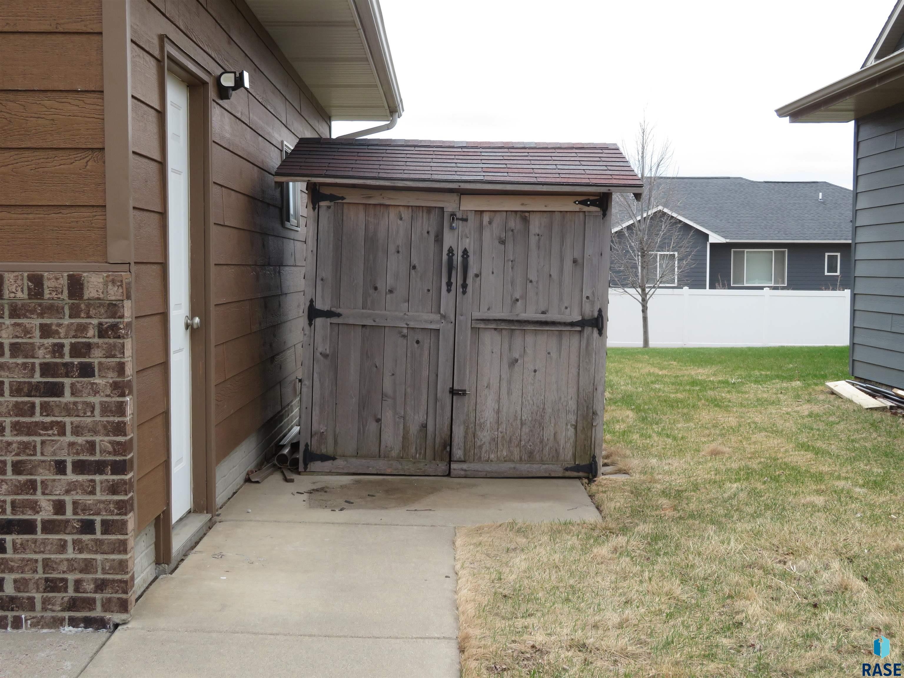 Sioux Falls, South Dakota 57106, United States, 4 Bedrooms Bedrooms, ,3 BathroomsBathrooms,Residential,Active,102933