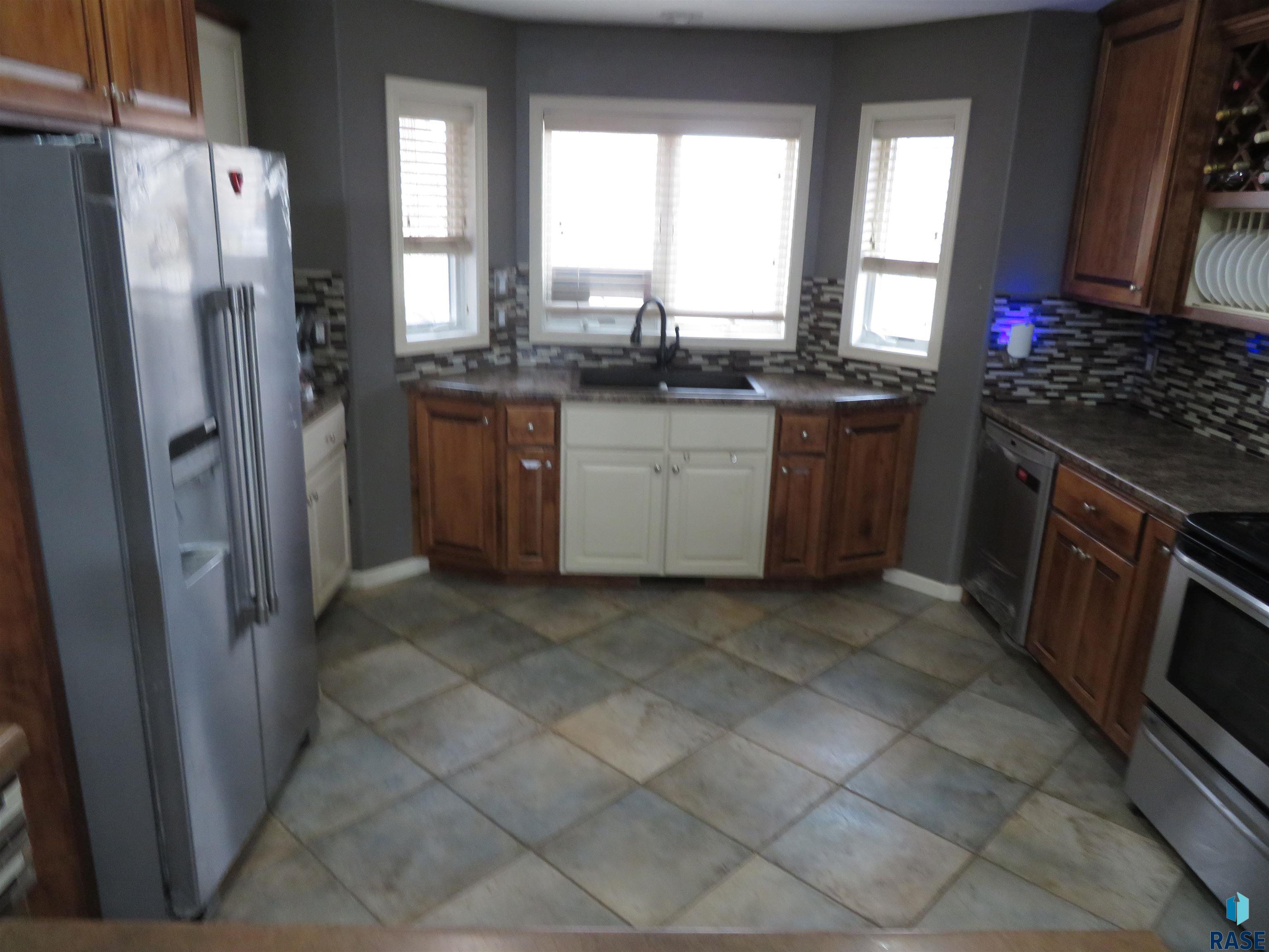 Sioux Falls, South Dakota 57106, United States, 4 Bedrooms Bedrooms, ,3 BathroomsBathrooms,Residential,Active,102933