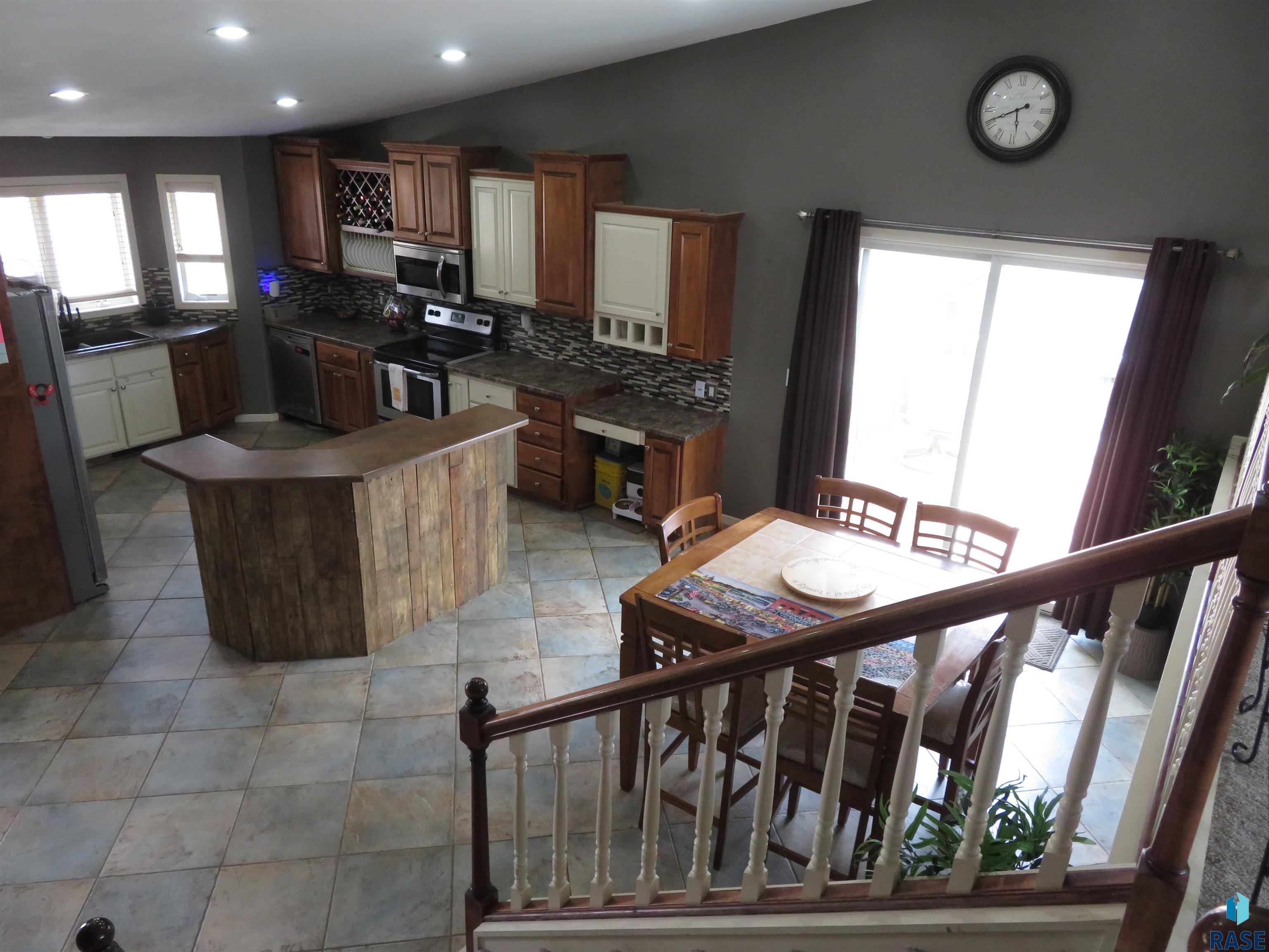 Sioux Falls, South Dakota 57106, United States, 4 Bedrooms Bedrooms, ,3 BathroomsBathrooms,Residential,Active,102933