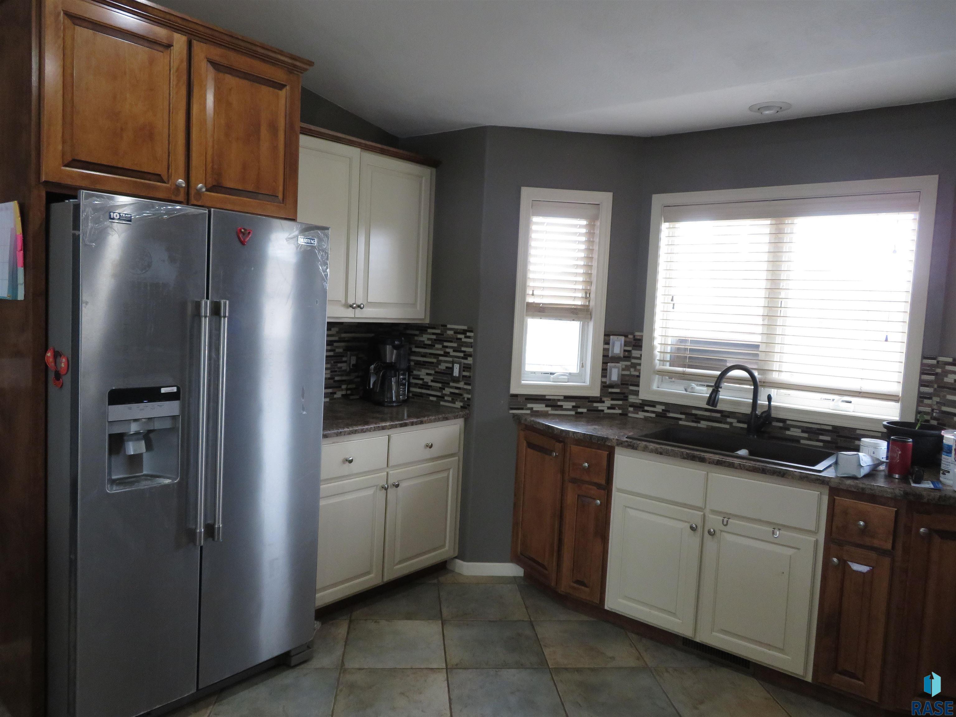 Sioux Falls, South Dakota 57106, United States, 4 Bedrooms Bedrooms, ,3 BathroomsBathrooms,Residential,Active,102933