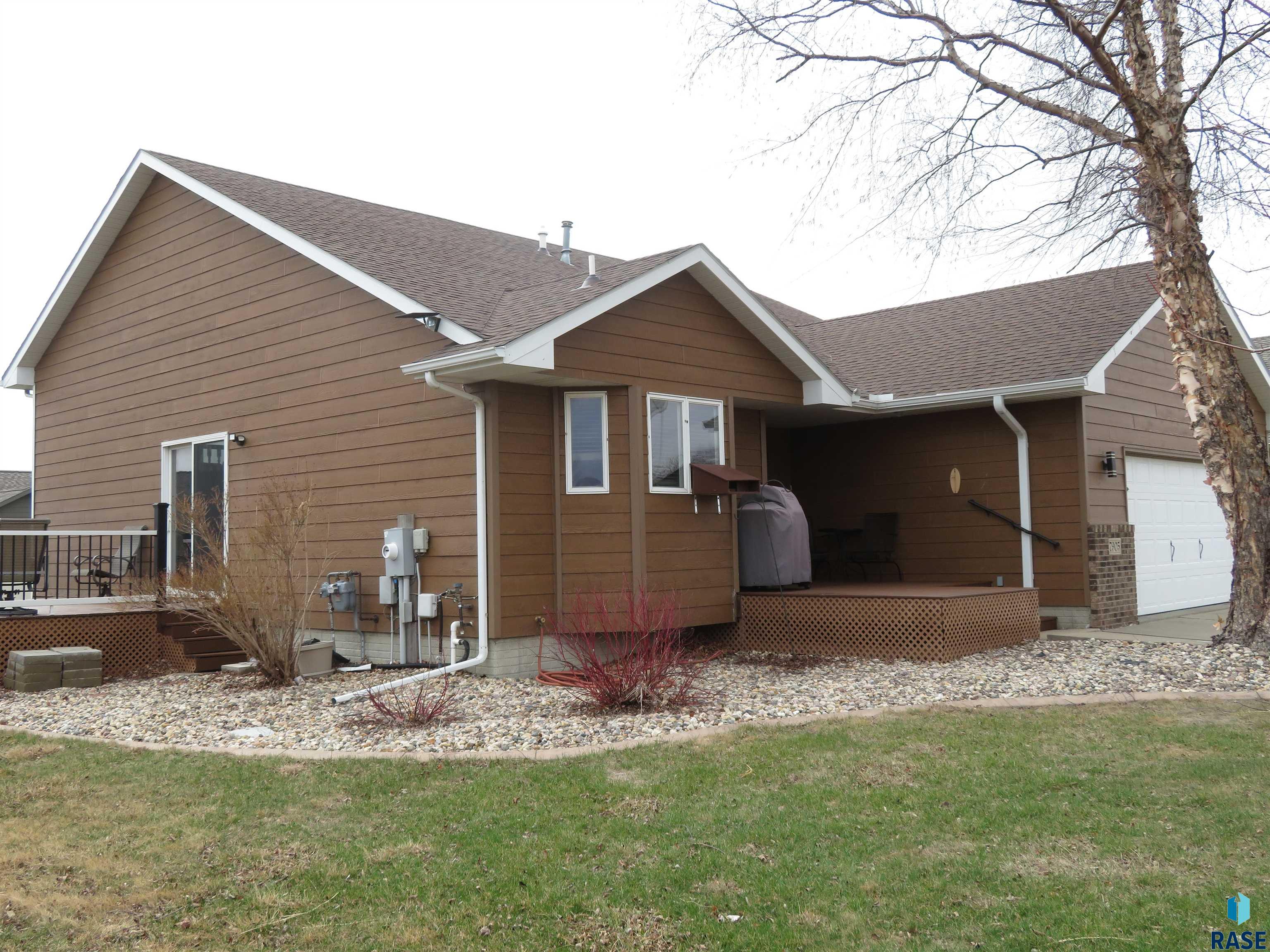 Sioux Falls, South Dakota 57106, United States, 4 Bedrooms Bedrooms, ,3 BathroomsBathrooms,Residential,Active,102933