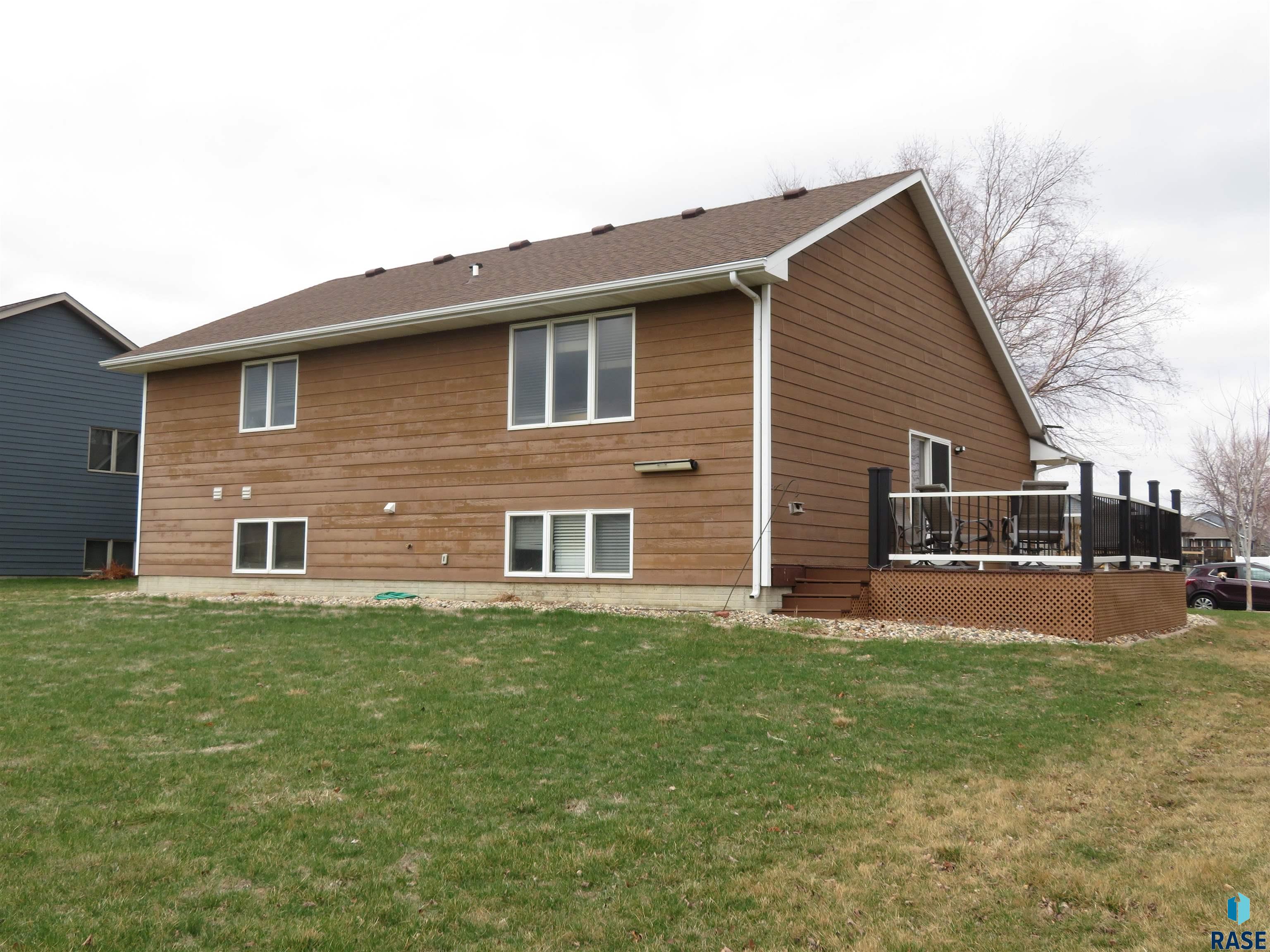 Sioux Falls, South Dakota 57106, United States, 4 Bedrooms Bedrooms, ,3 BathroomsBathrooms,Residential,Active,102933