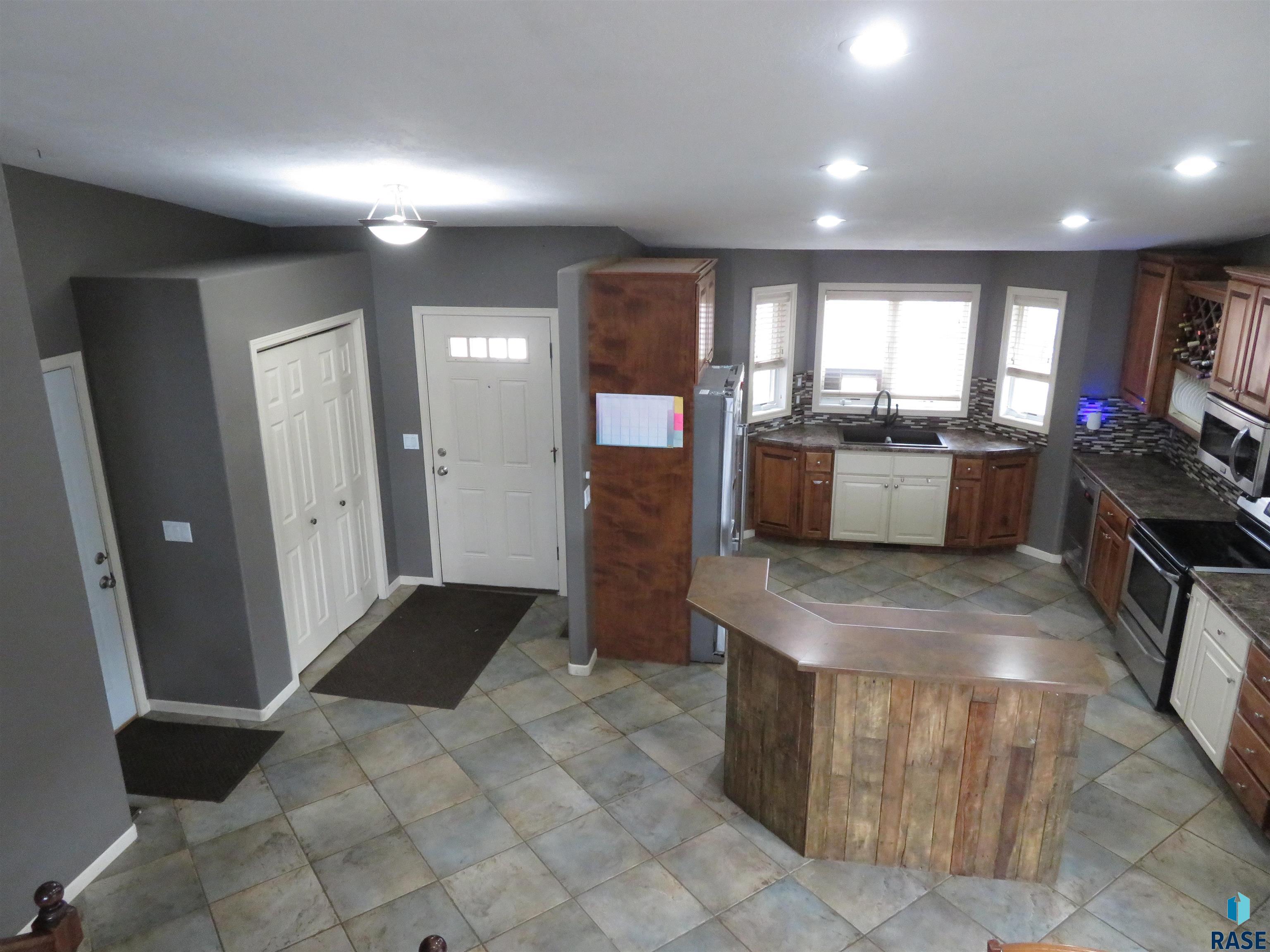 Sioux Falls, South Dakota 57106, United States, 4 Bedrooms Bedrooms, ,3 BathroomsBathrooms,Residential,Active,102933