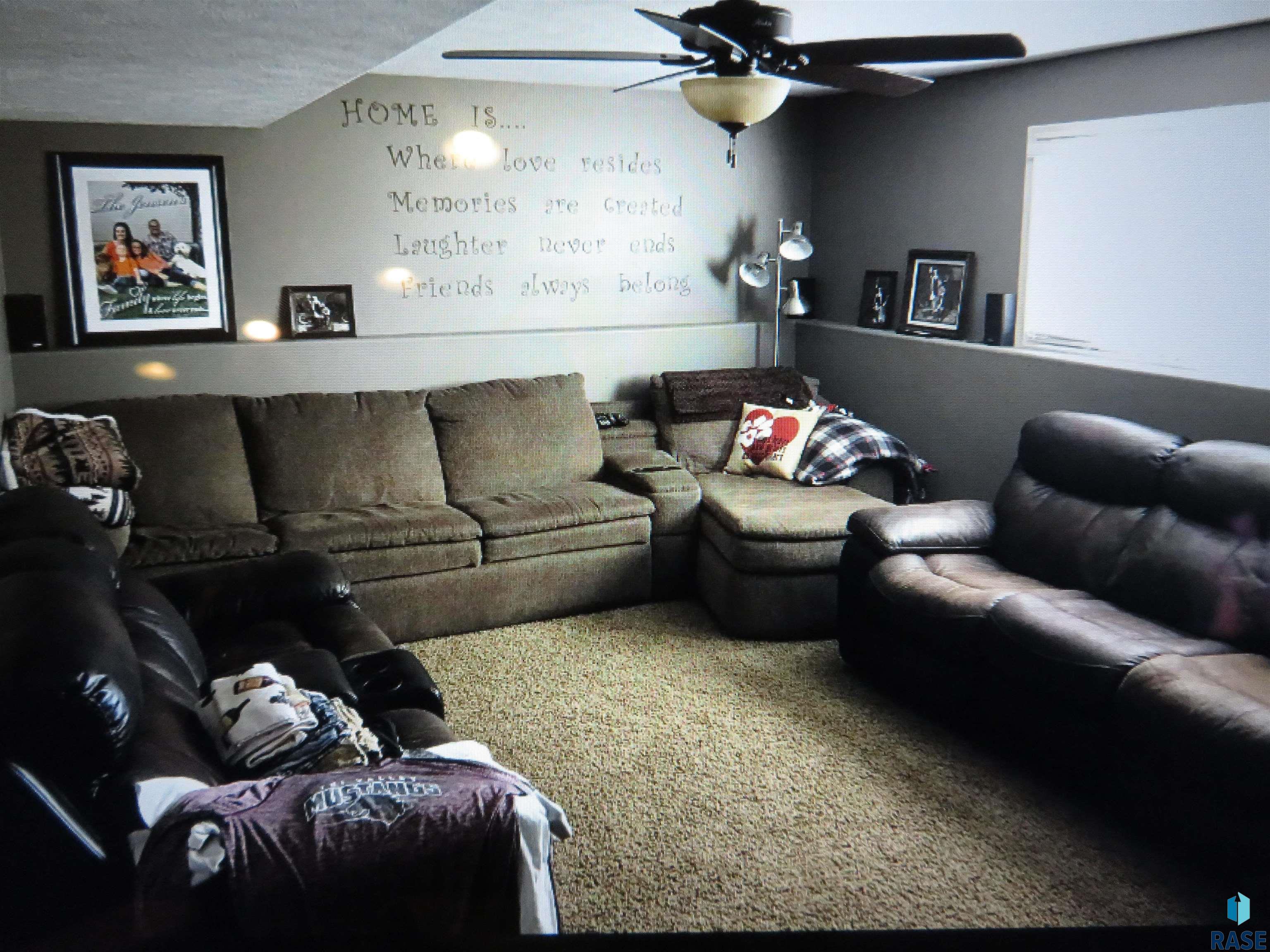 Sioux Falls, South Dakota 57106, United States, 4 Bedrooms Bedrooms, ,3 BathroomsBathrooms,Residential,Active,102933