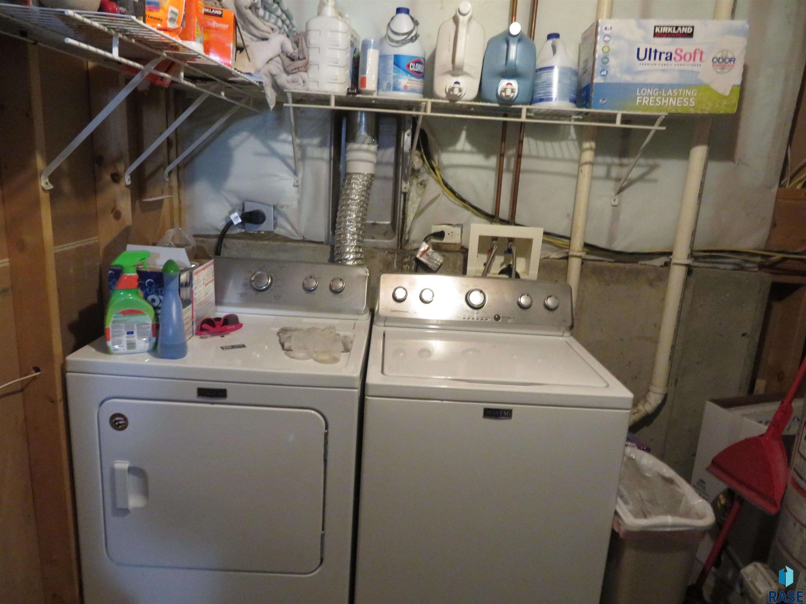 Sioux Falls, South Dakota 57106, United States, 4 Bedrooms Bedrooms, ,3 BathroomsBathrooms,Residential,Active,102933