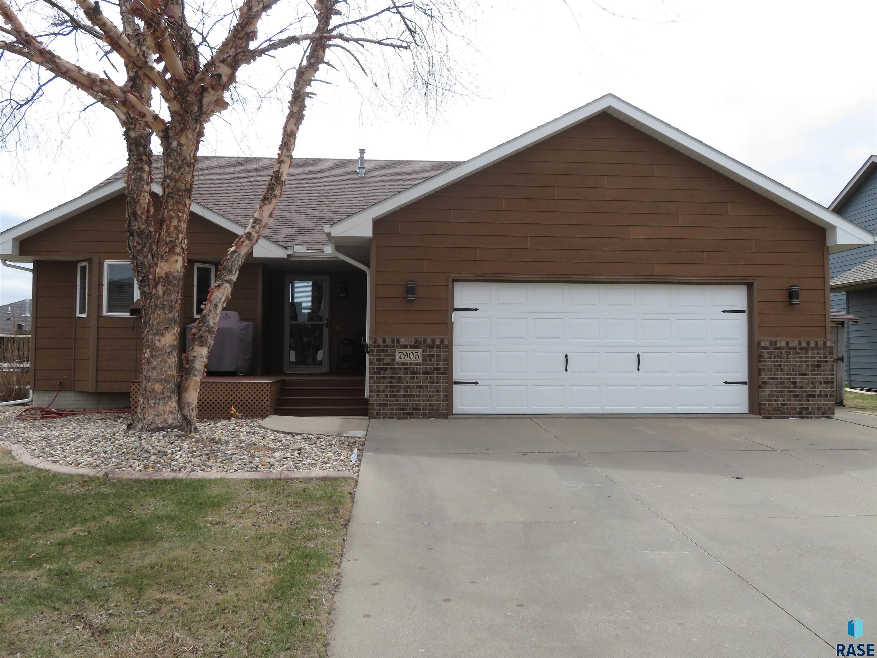 Sioux Falls, South Dakota 57106, United States, 4 Bedrooms Bedrooms, ,3 BathroomsBathrooms,Residential,Active,102933