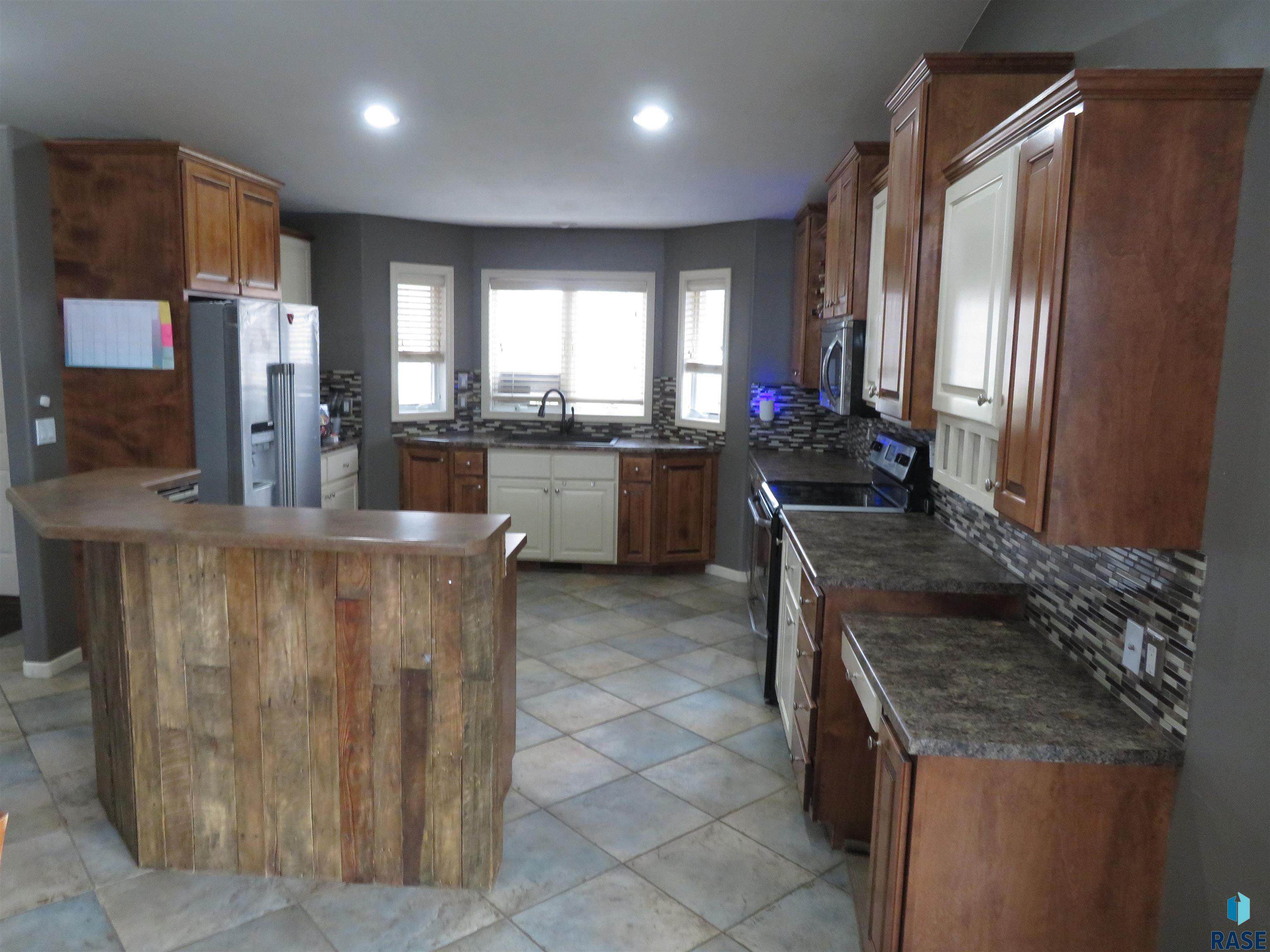 Sioux Falls, South Dakota 57106, United States, 4 Bedrooms Bedrooms, ,3 BathroomsBathrooms,Residential,Active,102933