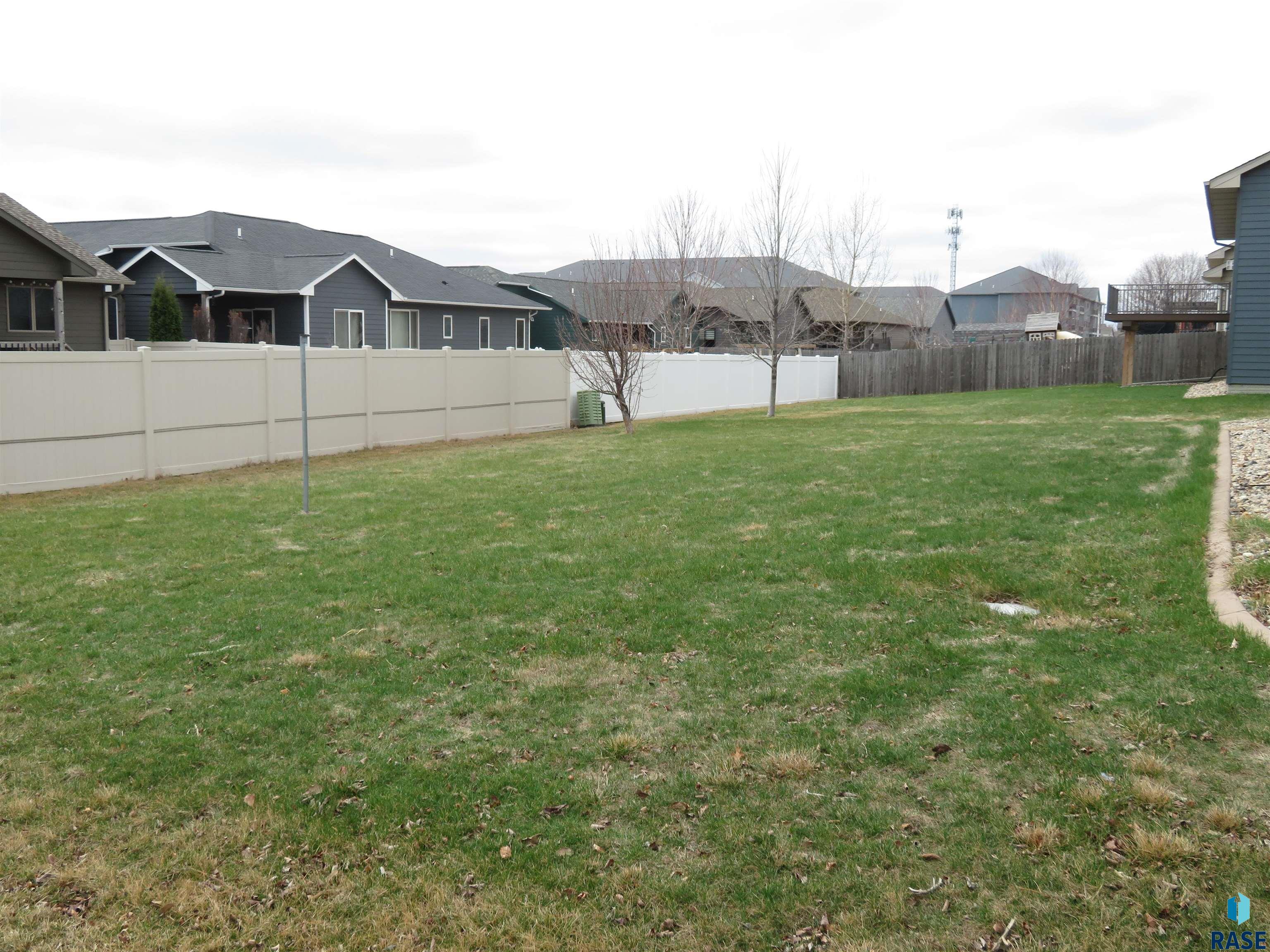 Sioux Falls, South Dakota 57106, United States, 4 Bedrooms Bedrooms, ,3 BathroomsBathrooms,Residential,Active,102933