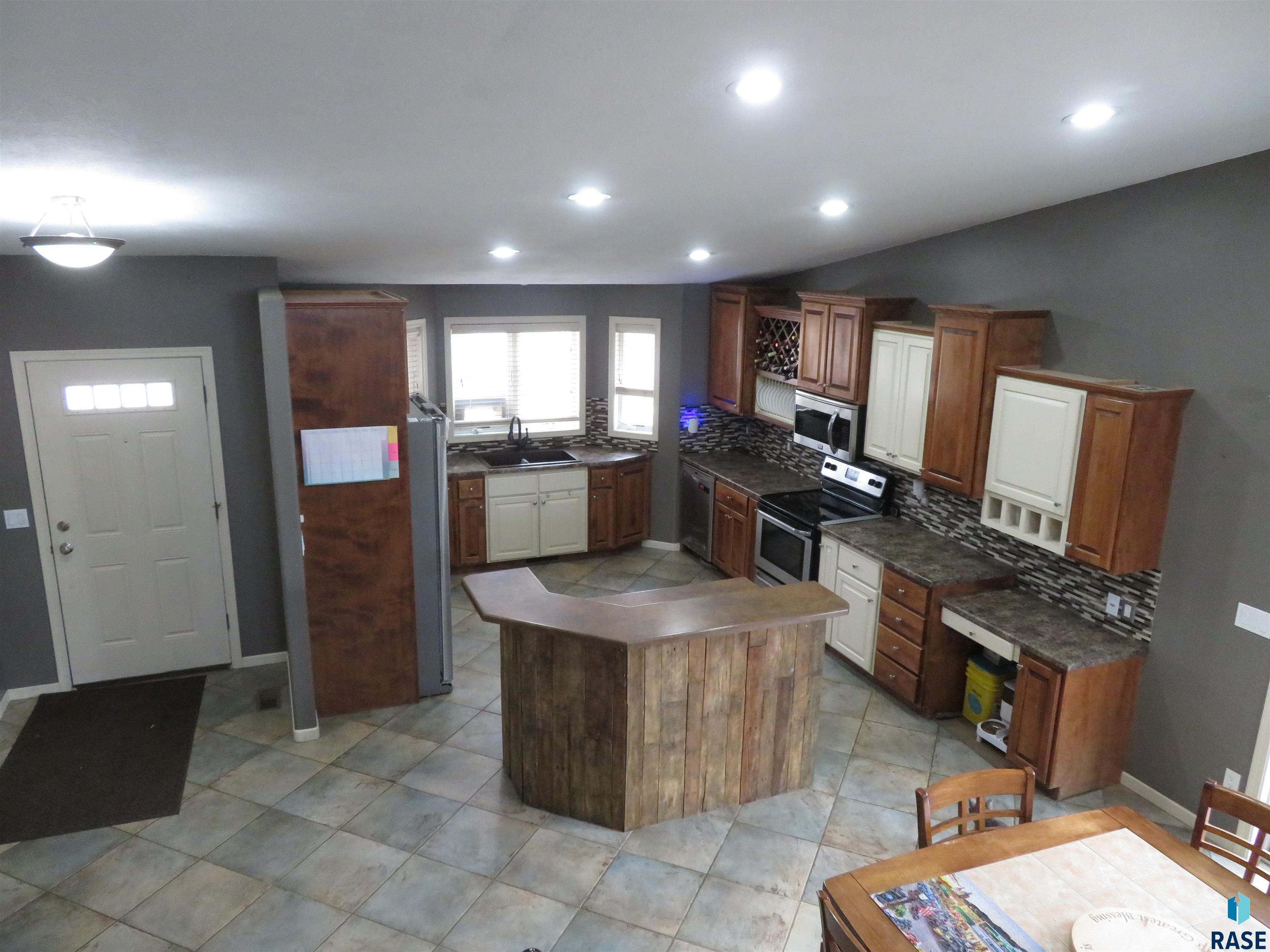 Sioux Falls, South Dakota 57106, United States, 4 Bedrooms Bedrooms, ,3 BathroomsBathrooms,Residential,Active,102933