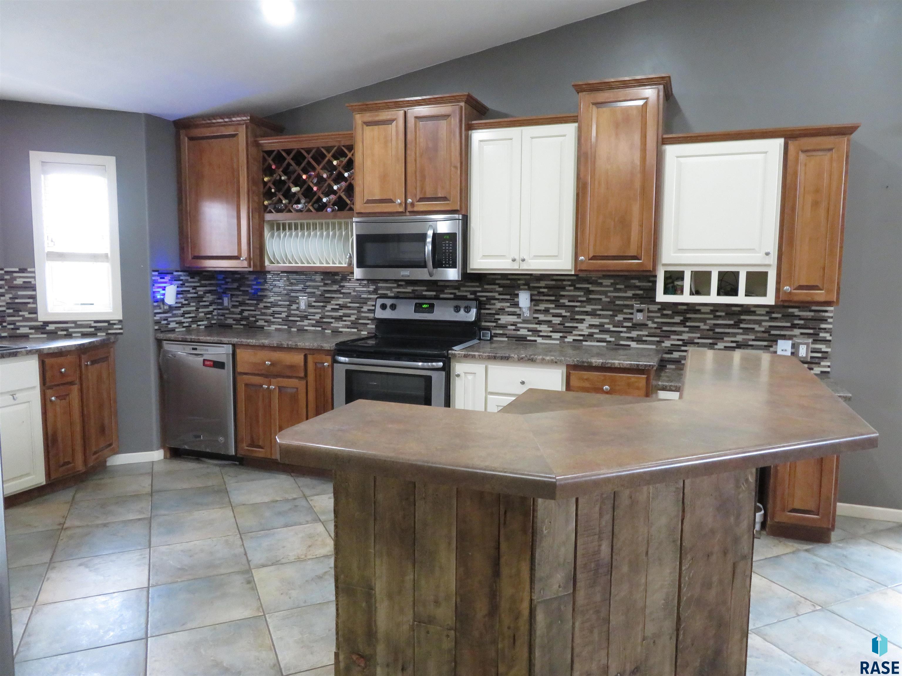 Sioux Falls, South Dakota 57106, United States, 4 Bedrooms Bedrooms, ,3 BathroomsBathrooms,Residential,Active,102933