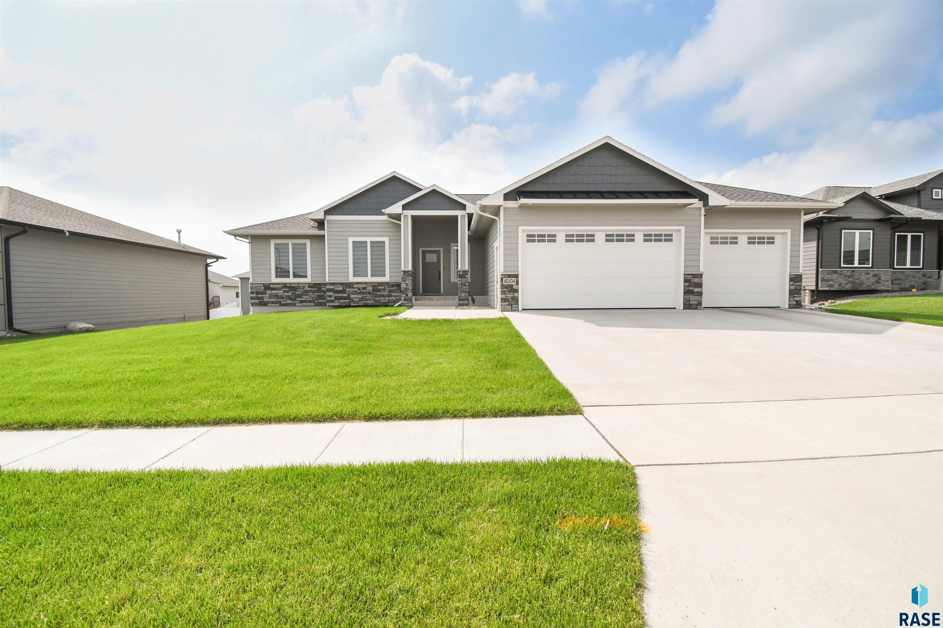 4204 N Interlachen Trl Trail, Sioux Falls, New Jersey image 1