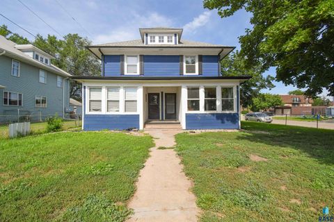 Photo of 3801 S Hawthorne Ave, Sioux Falls, SD 57105 (MLS # 22505644)