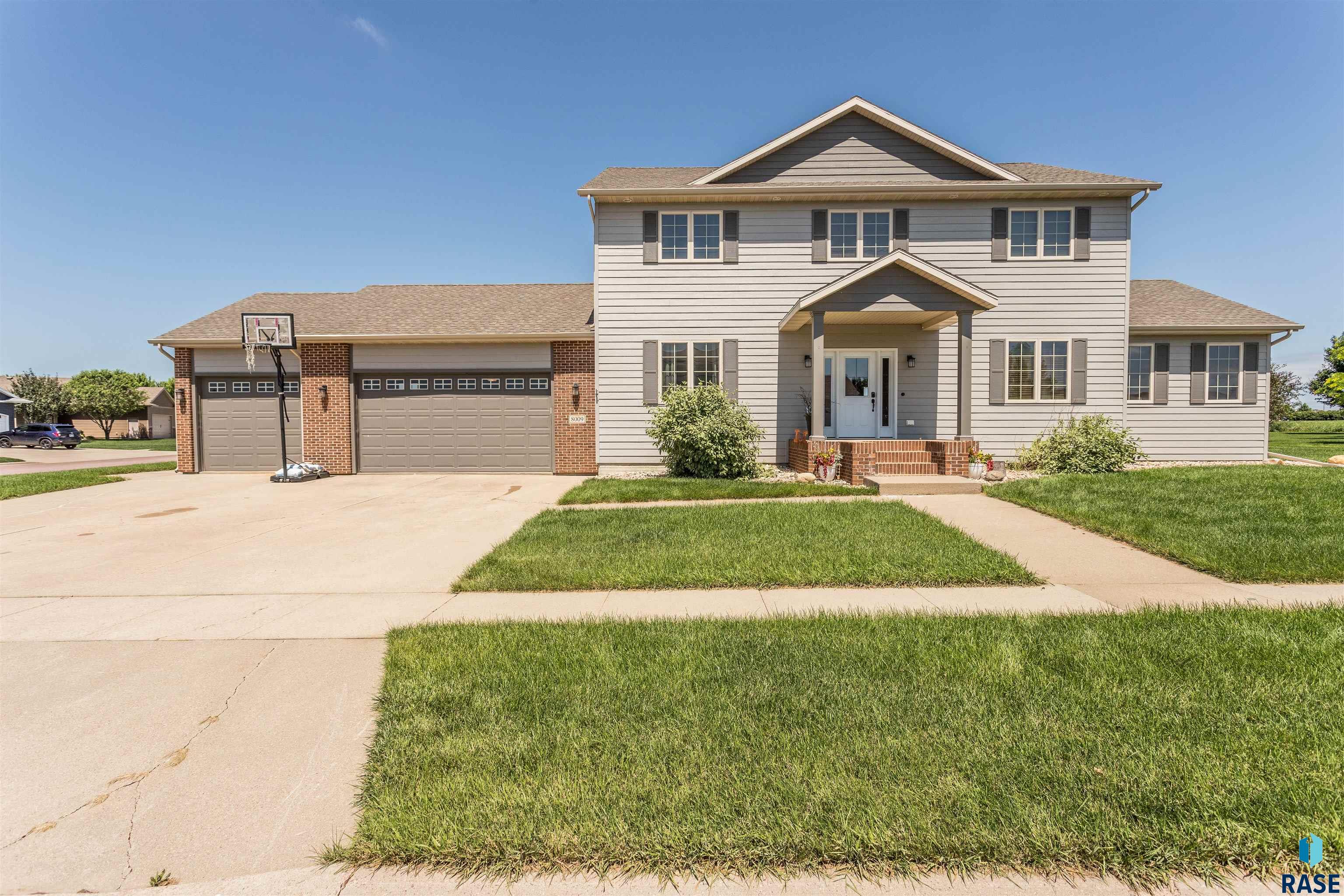 8009 S Red Hill Cir Circle, Sioux Falls, South Dakota image 1