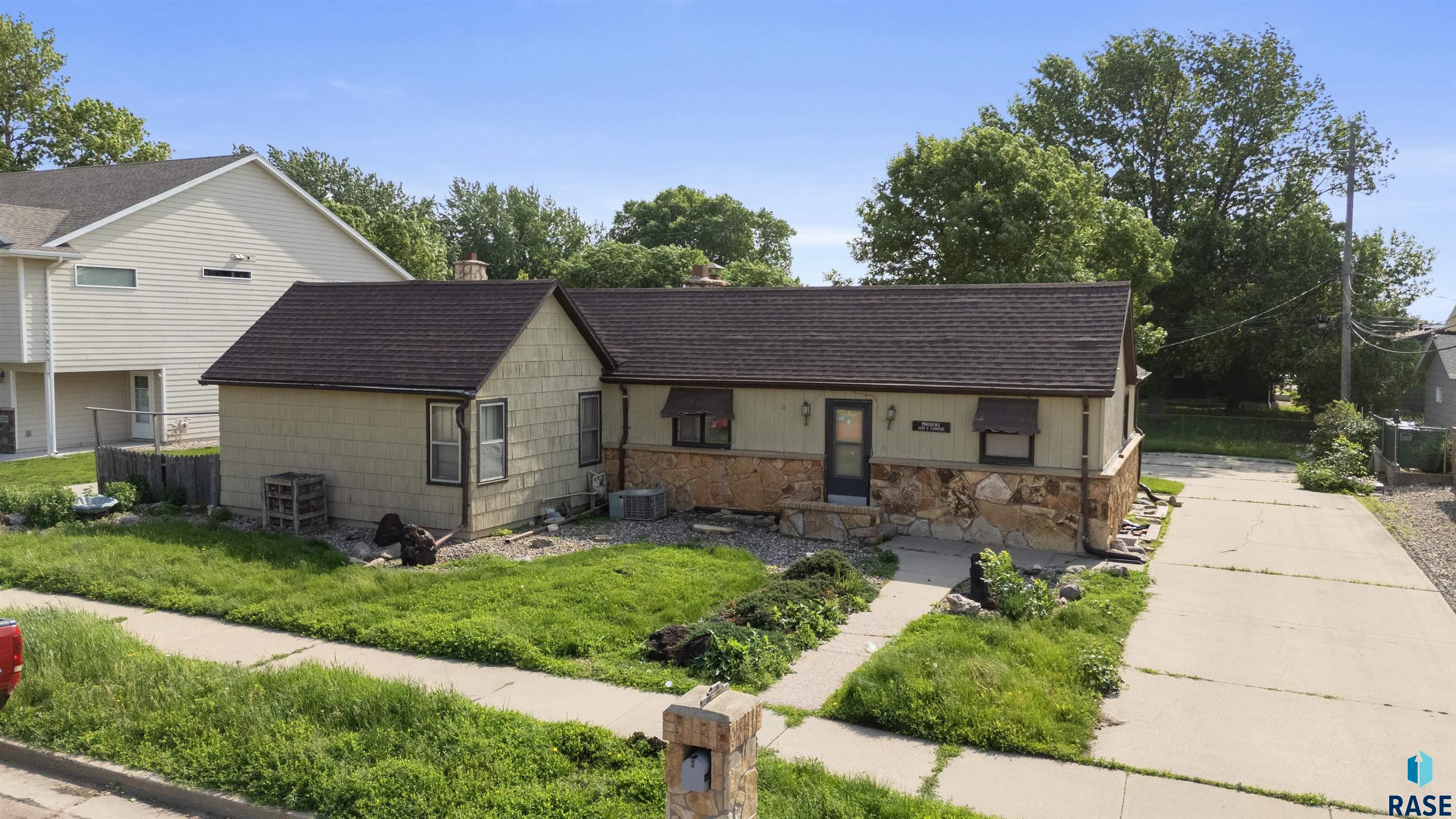 3208 S Elmwood Ave Avenue, Sioux Falls, South Dakota image 1
