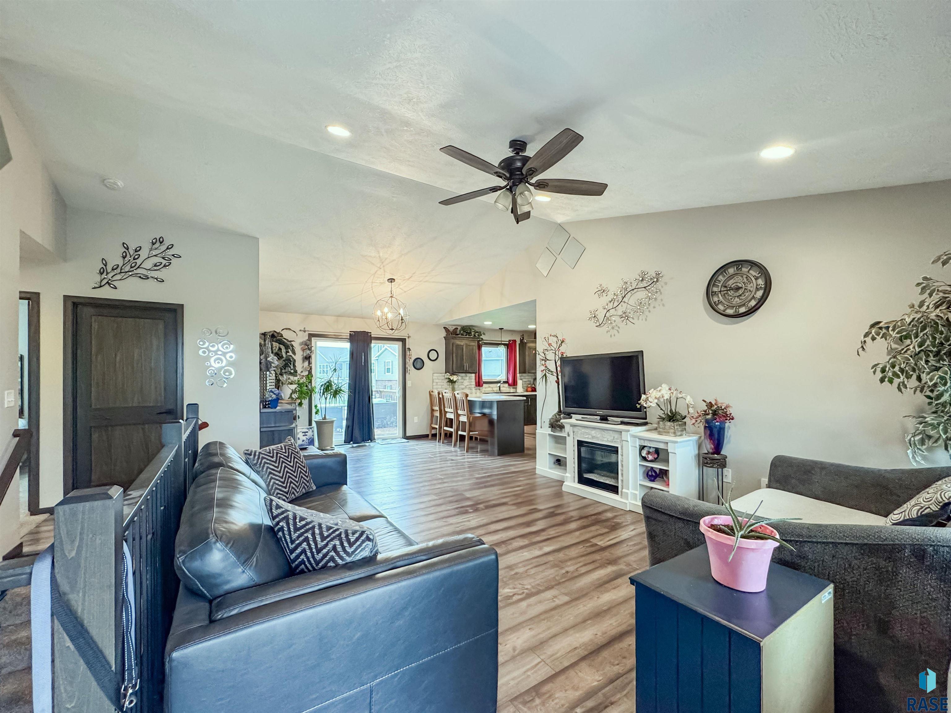 712 Trojan Ave Avenue, Hartford, South Dakota image 4