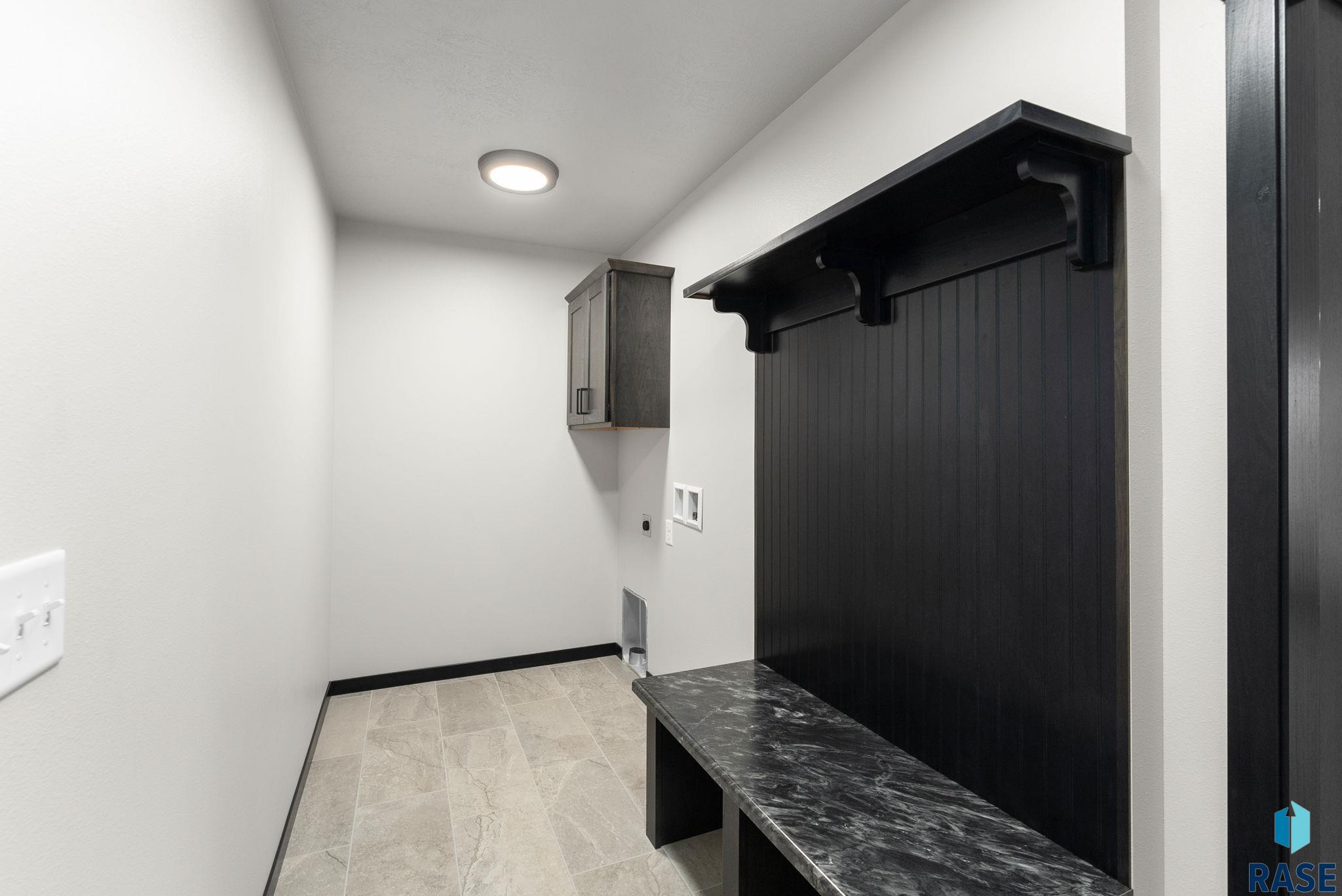 Sioux Falls, South Dakota 57108, United States, 3 Bedrooms Bedrooms, ,3 BathroomsBathrooms,Residential,Active,156532