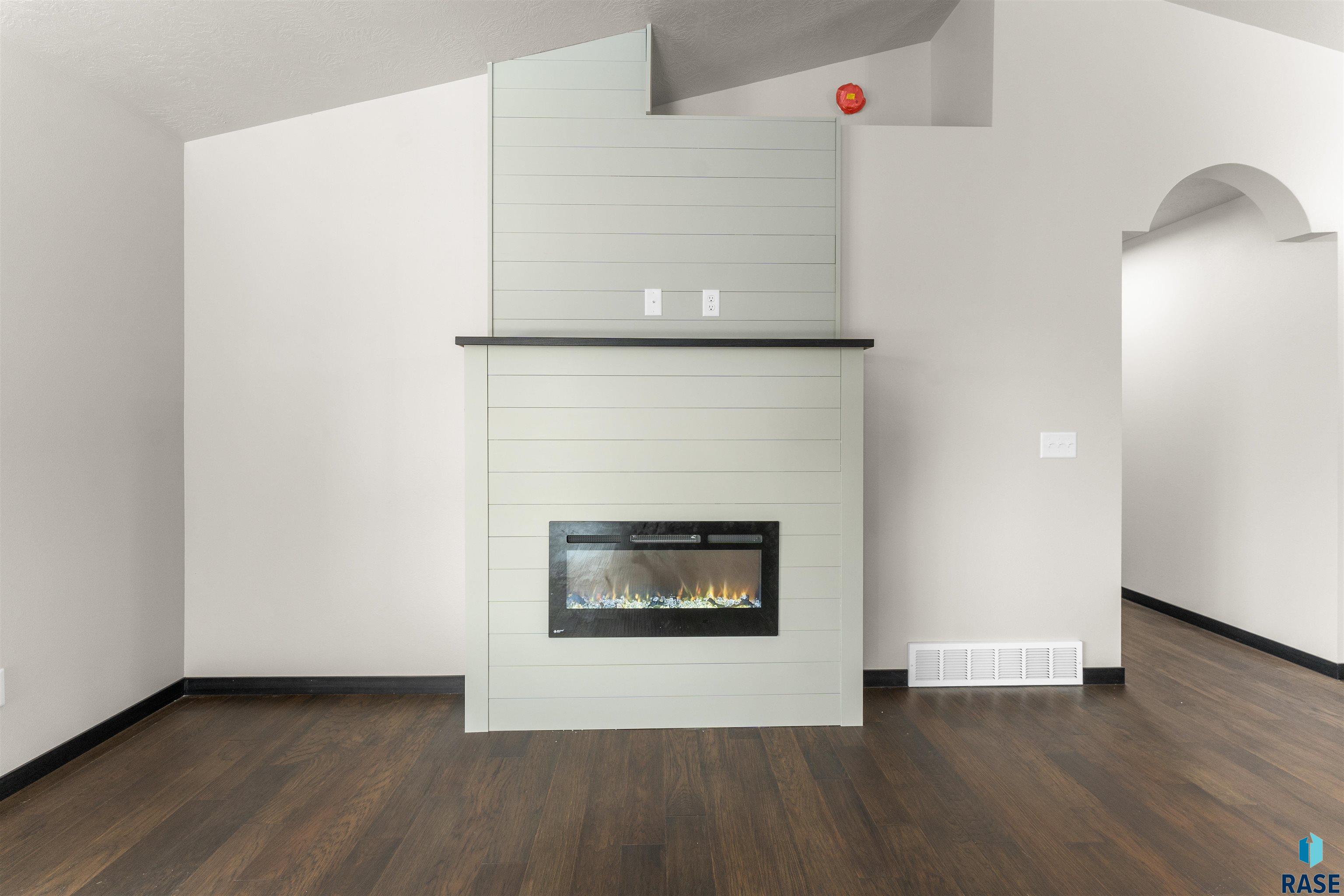 Sioux Falls, South Dakota 57108, United States, 3 Bedrooms Bedrooms, ,3 BathroomsBathrooms,Residential,Active,156532