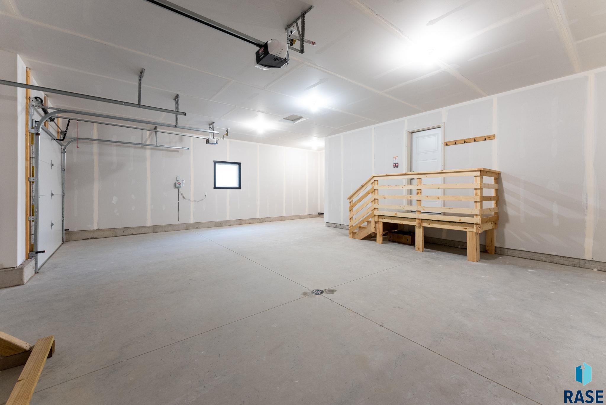 Sioux Falls, South Dakota 57108, United States, 3 Bedrooms Bedrooms, ,3 BathroomsBathrooms,Residential,Active,156532