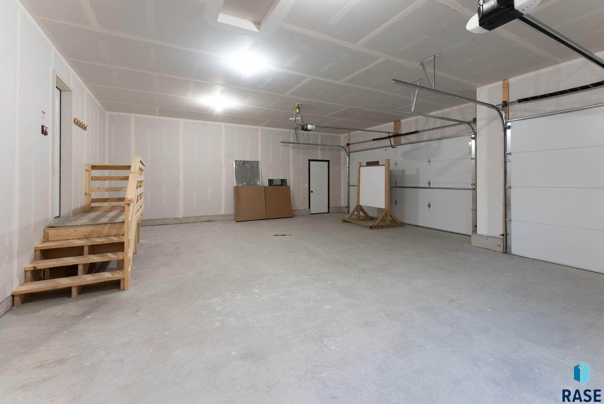 Sioux Falls, South Dakota 57108, United States, 3 Bedrooms Bedrooms, ,3 BathroomsBathrooms,Residential,Active,156532