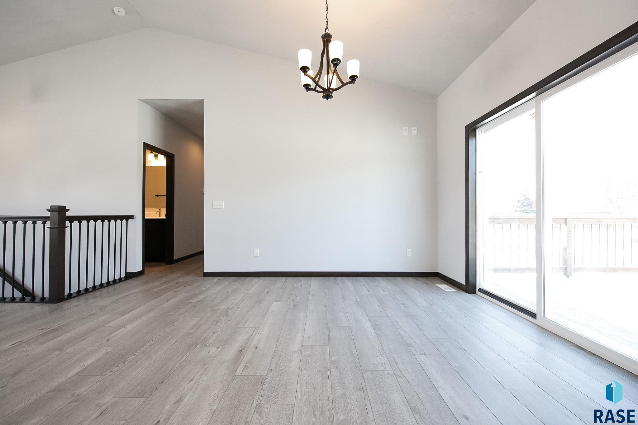 415 N Elm St Street, Lennox, South Dakota image 8