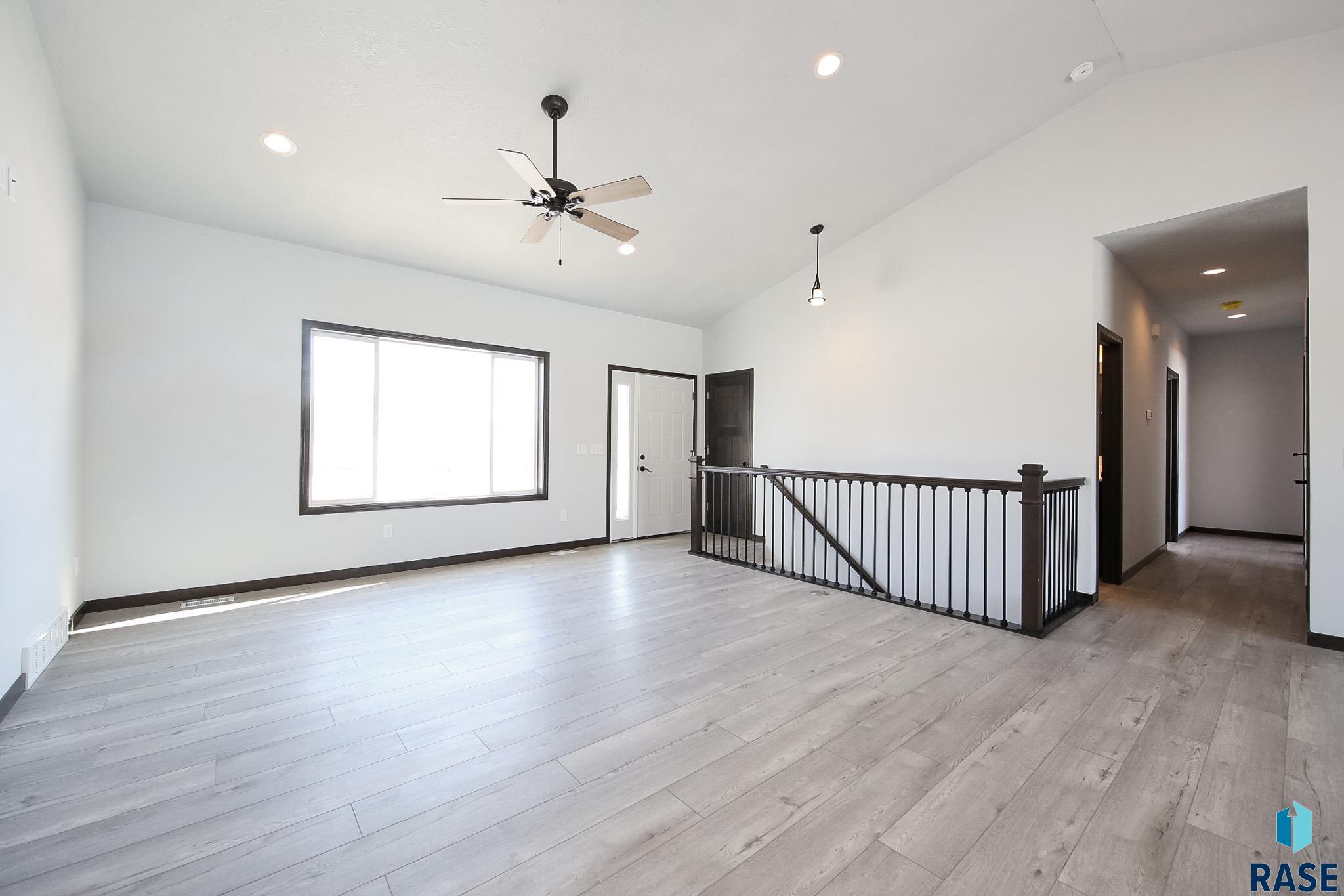415 N Elm St Street, Lennox, South Dakota image 2