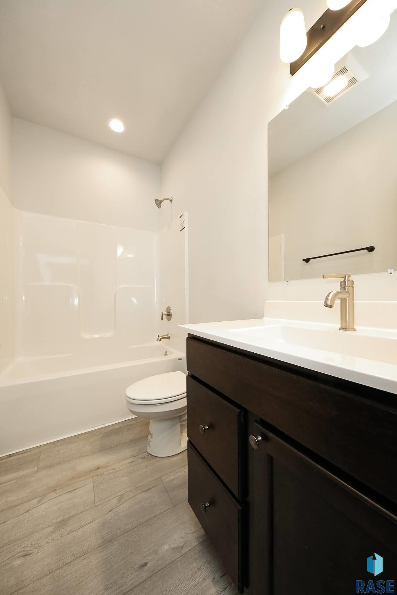 415 N Elm St Street, Lennox, South Dakota image 12