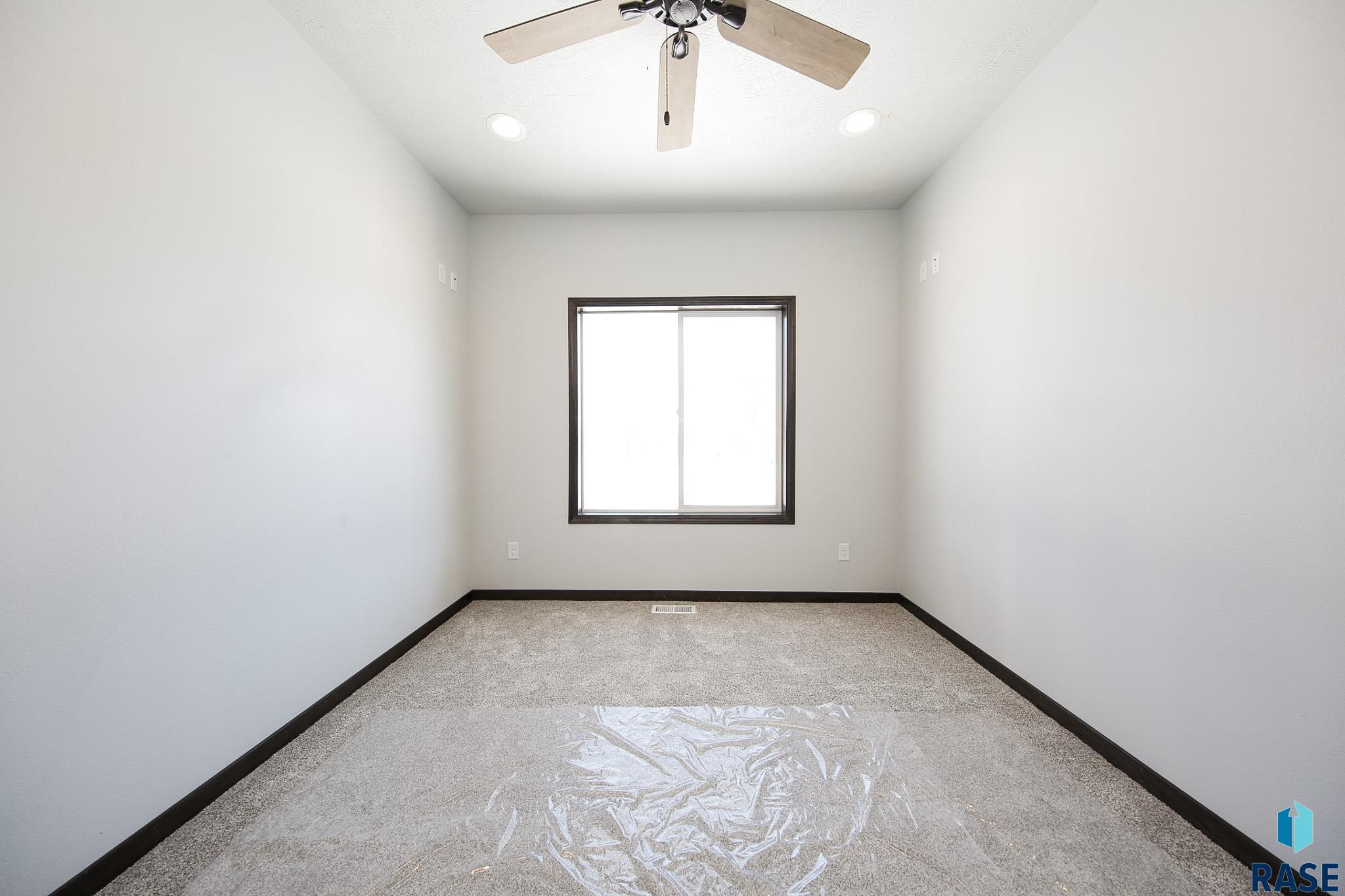 415 N Elm St Street, Lennox, South Dakota image 13