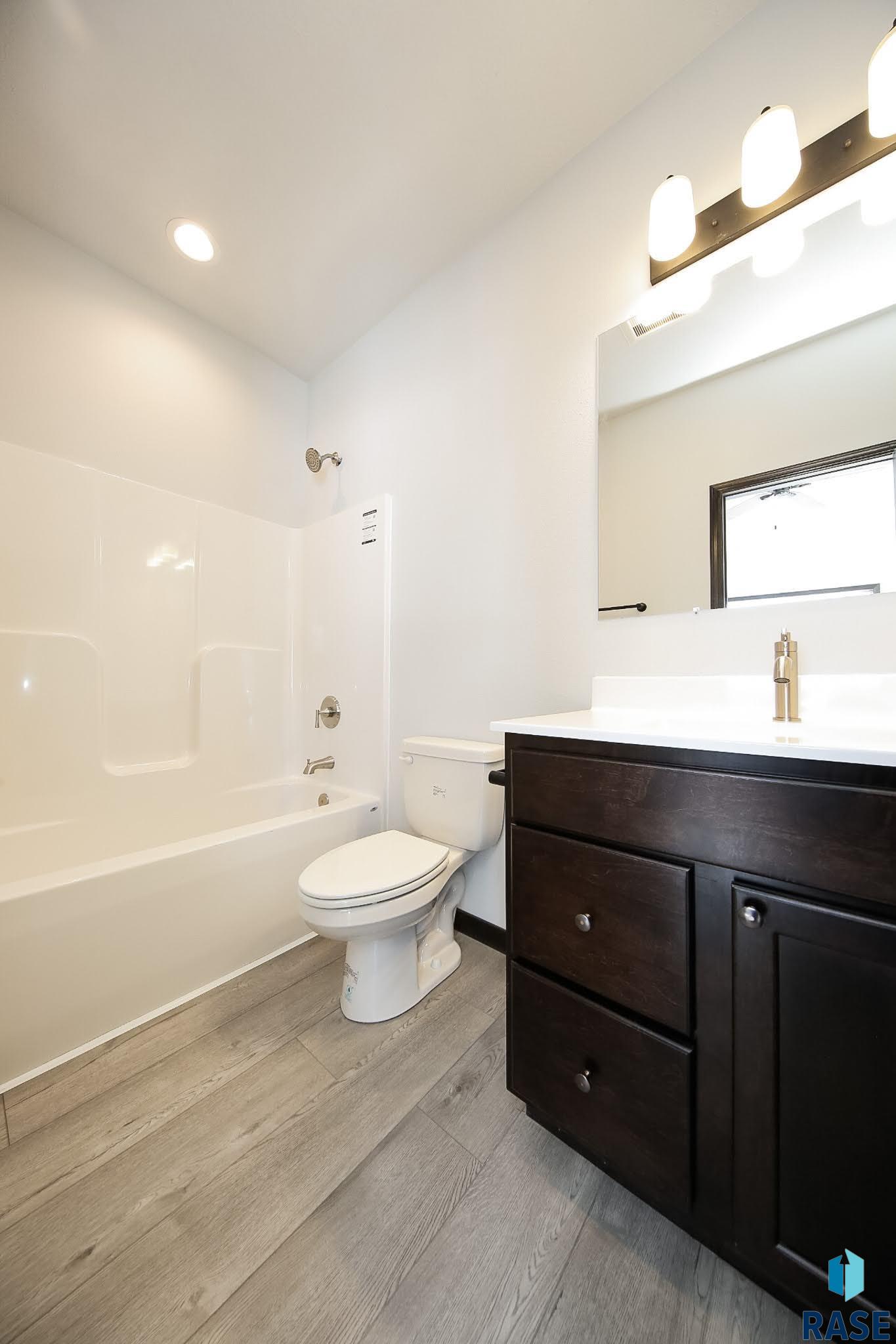 415 N Elm St Street, Lennox, South Dakota image 17