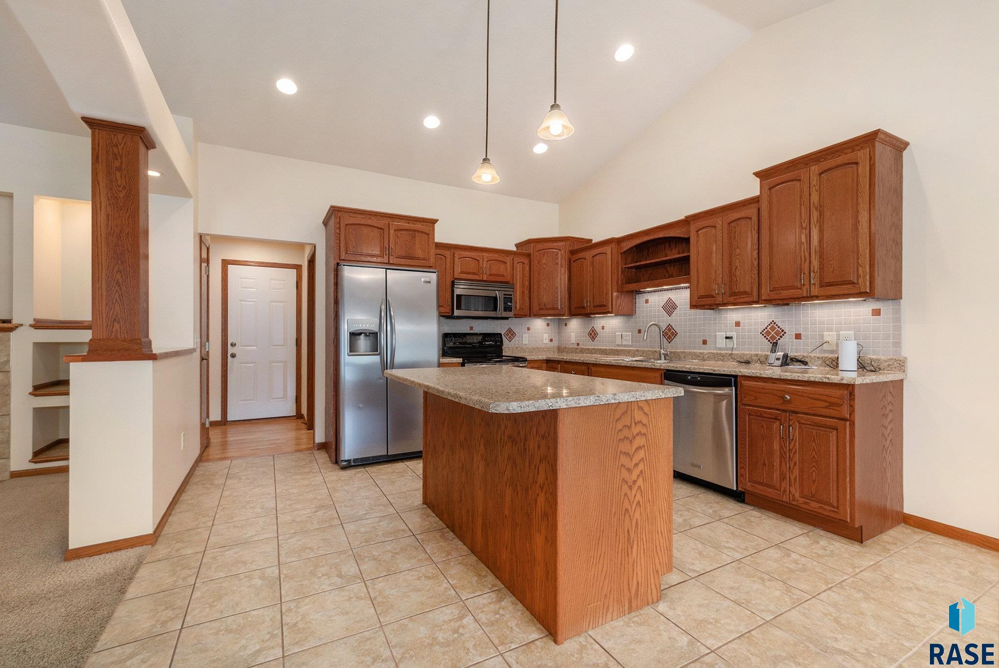 2013 S Wheatland Ct Court, Sioux Falls, South Dakota image 2