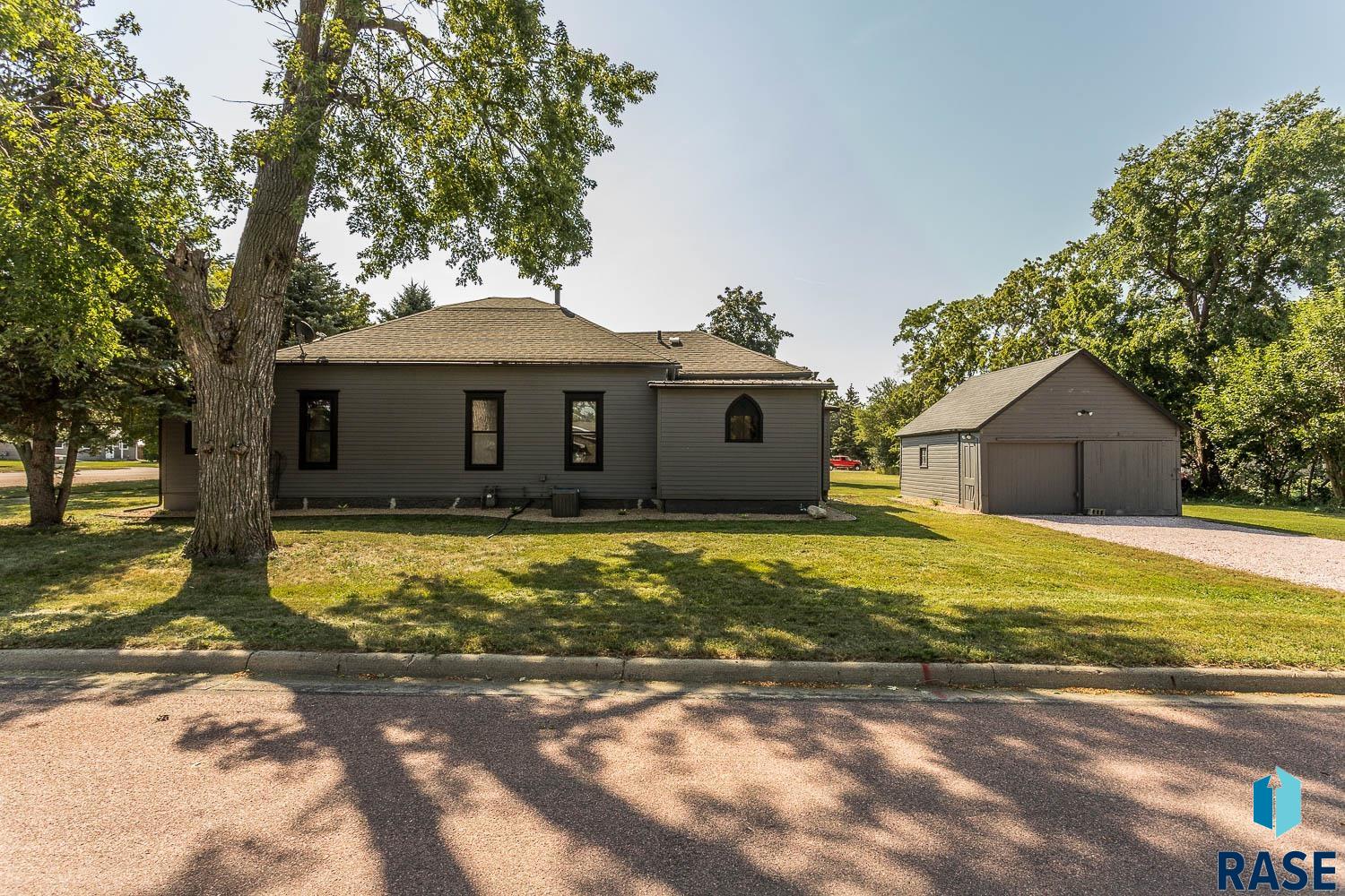 611 N 3rd St Street, Beresford, South Dakota image 1