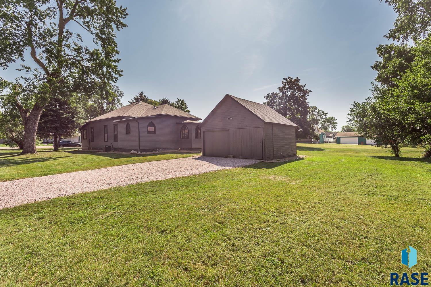 611 N 3rd St Street, Beresford, South Dakota image 2