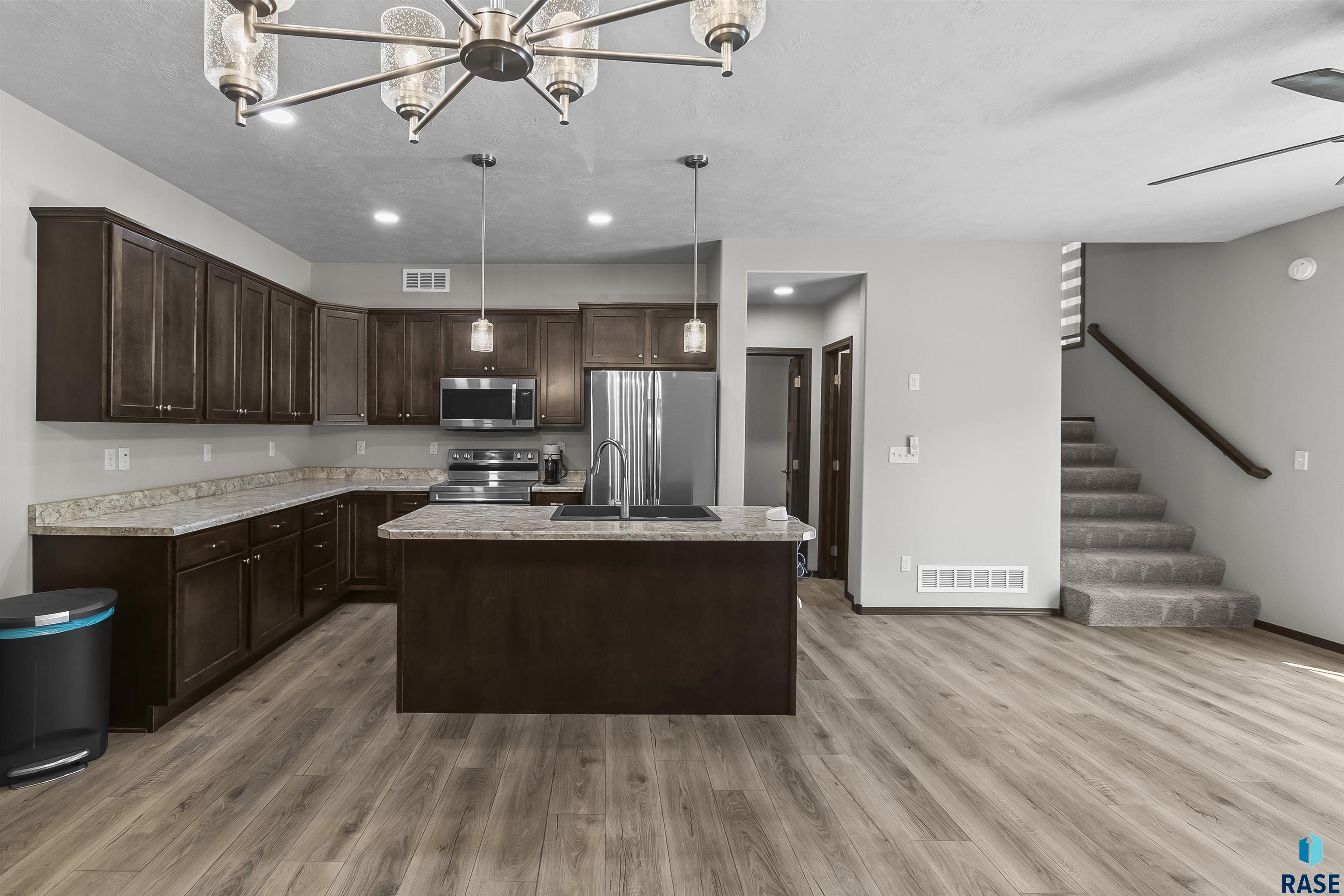2541 E Meadowside Pl Place, Sioux Falls, New Jersey image 4