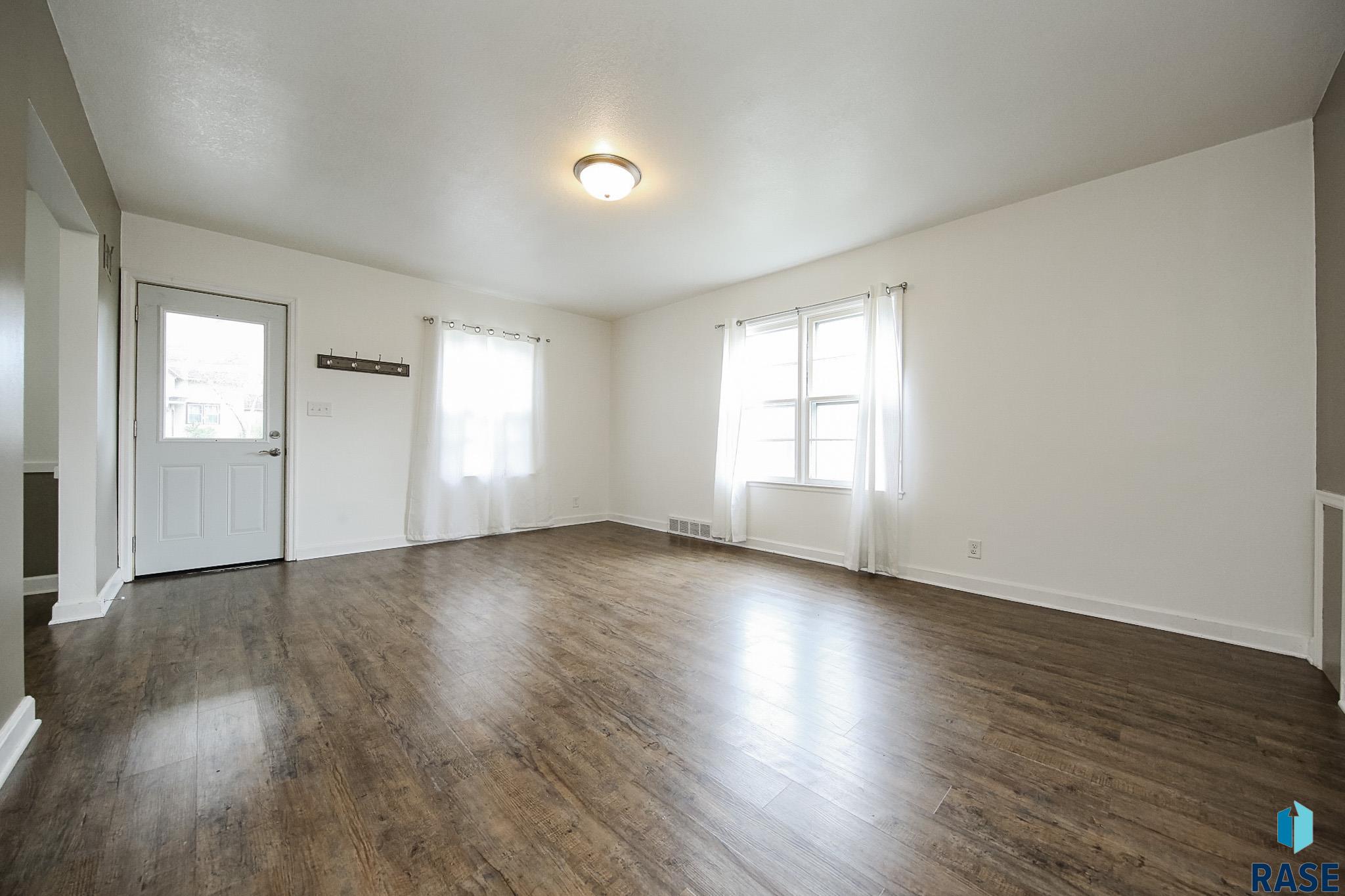 101 W 27th St Street, Sioux Falls, New Jersey image 4