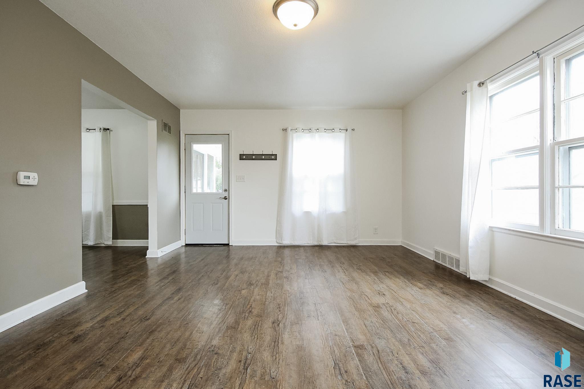101 W 27th St Street, Sioux Falls, New Jersey image 3