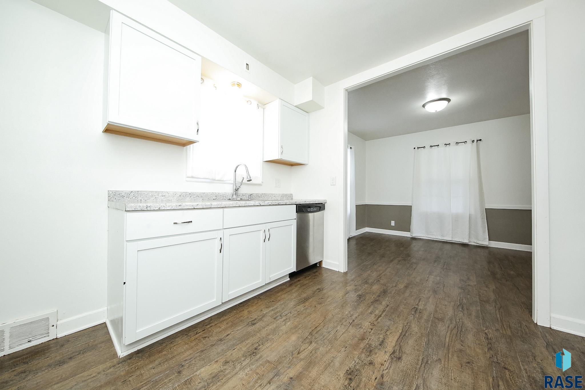 101 W 27th St Street, Sioux Falls, New Jersey image 15