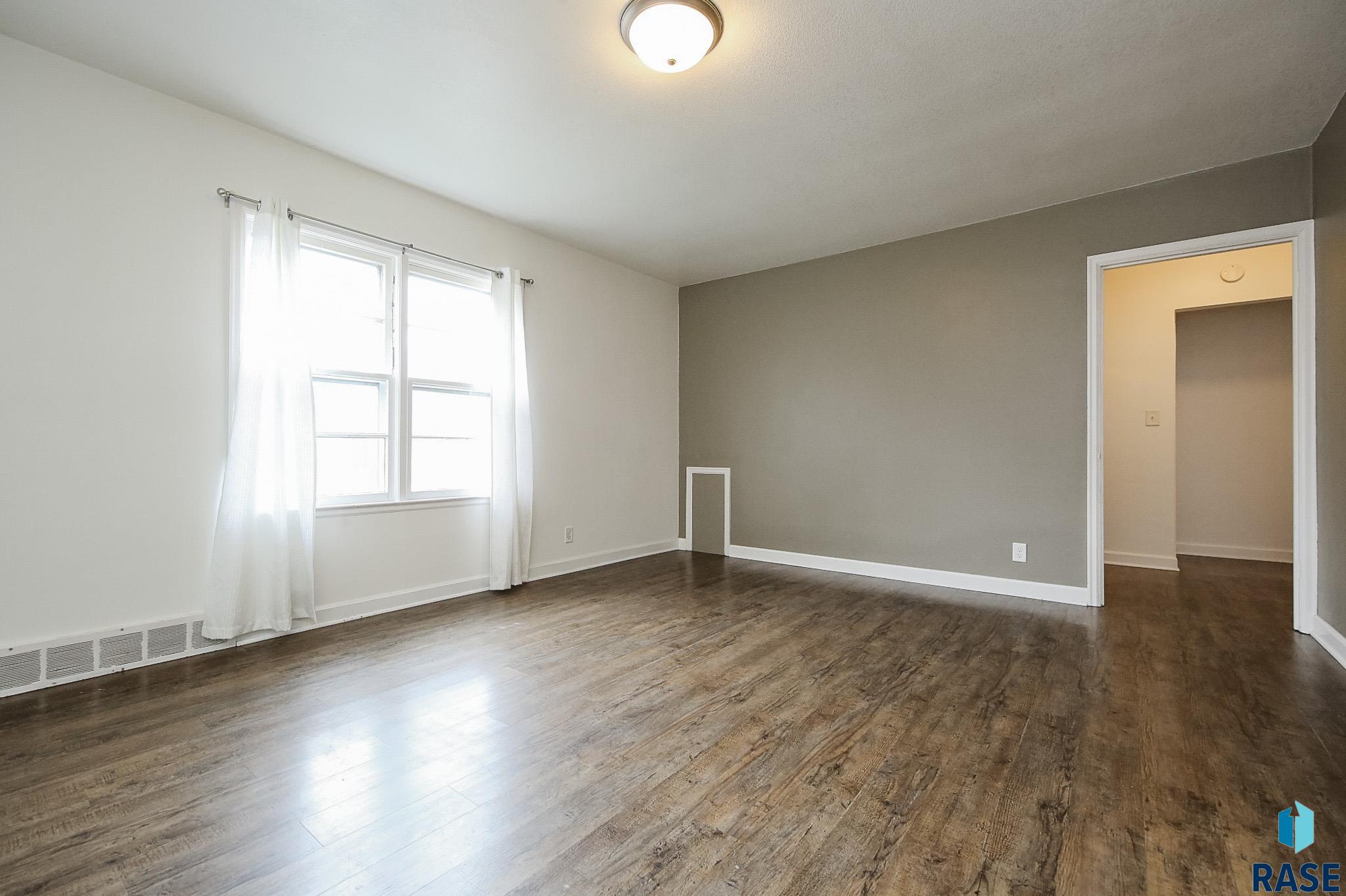 101 W 27th St Street, Sioux Falls, New Jersey image 5