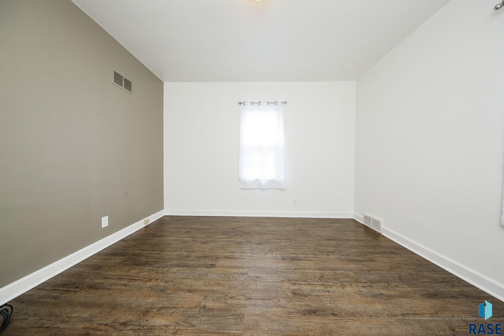 101 W 27th St Street, Sioux Falls, New Jersey image 17