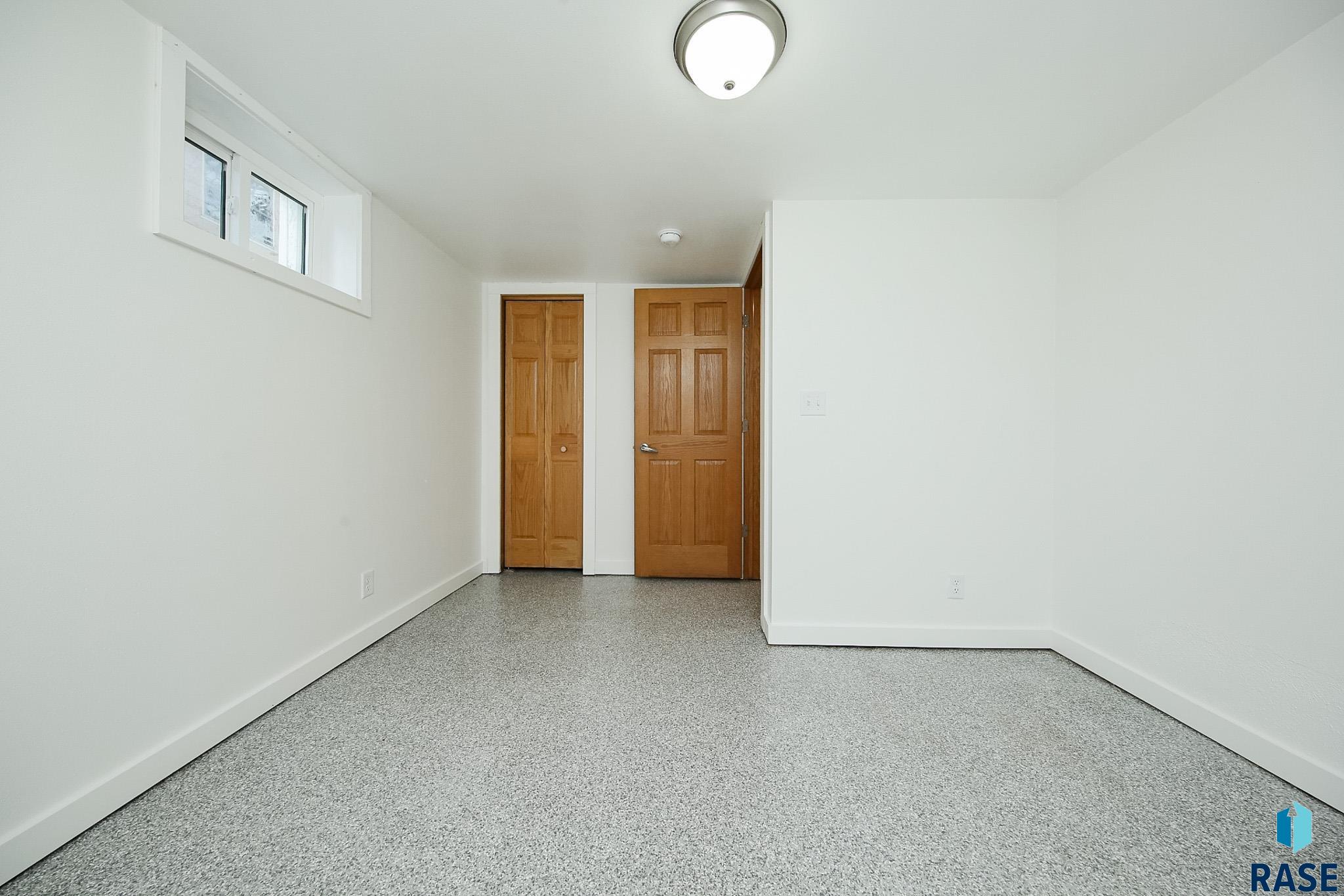 101 W 27th St Street, Sioux Falls, New Jersey image 28