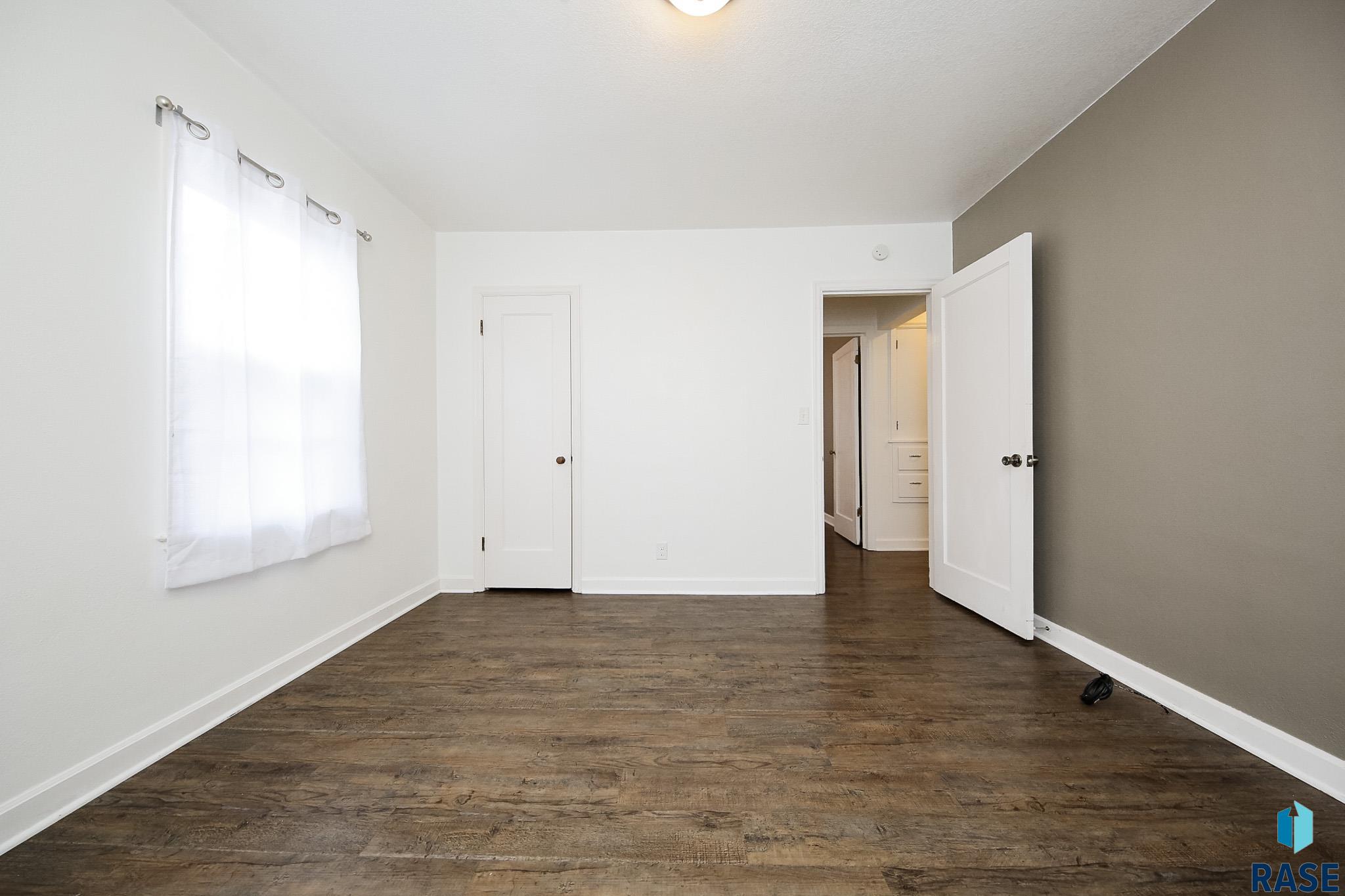 101 W 27th St Street, Sioux Falls, New Jersey image 16