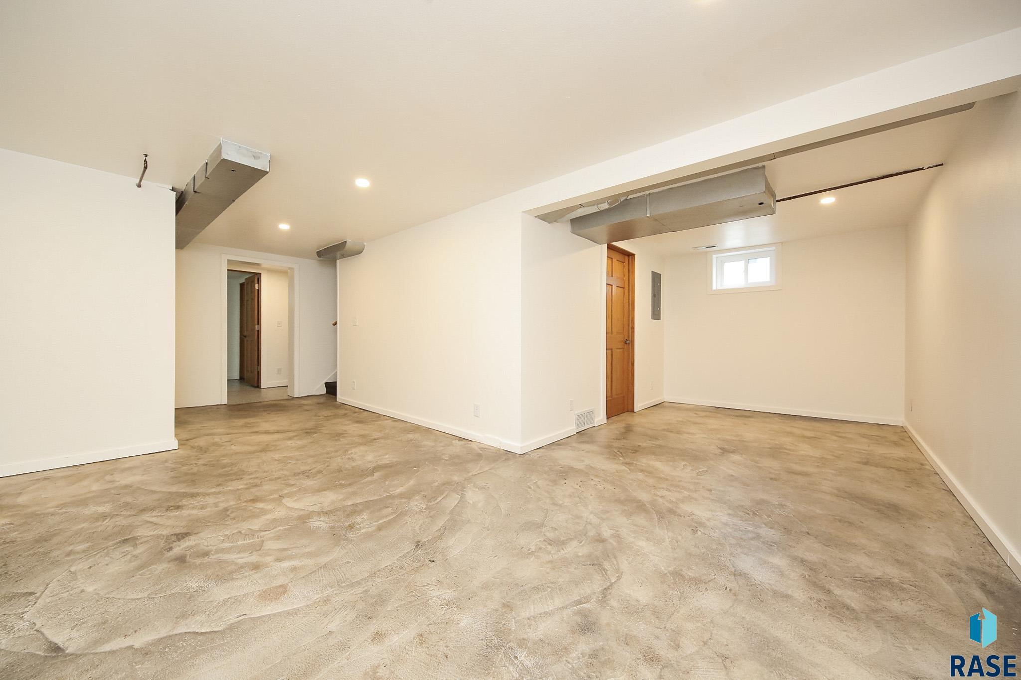 101 W 27th St Street, Sioux Falls, New Jersey image 21
