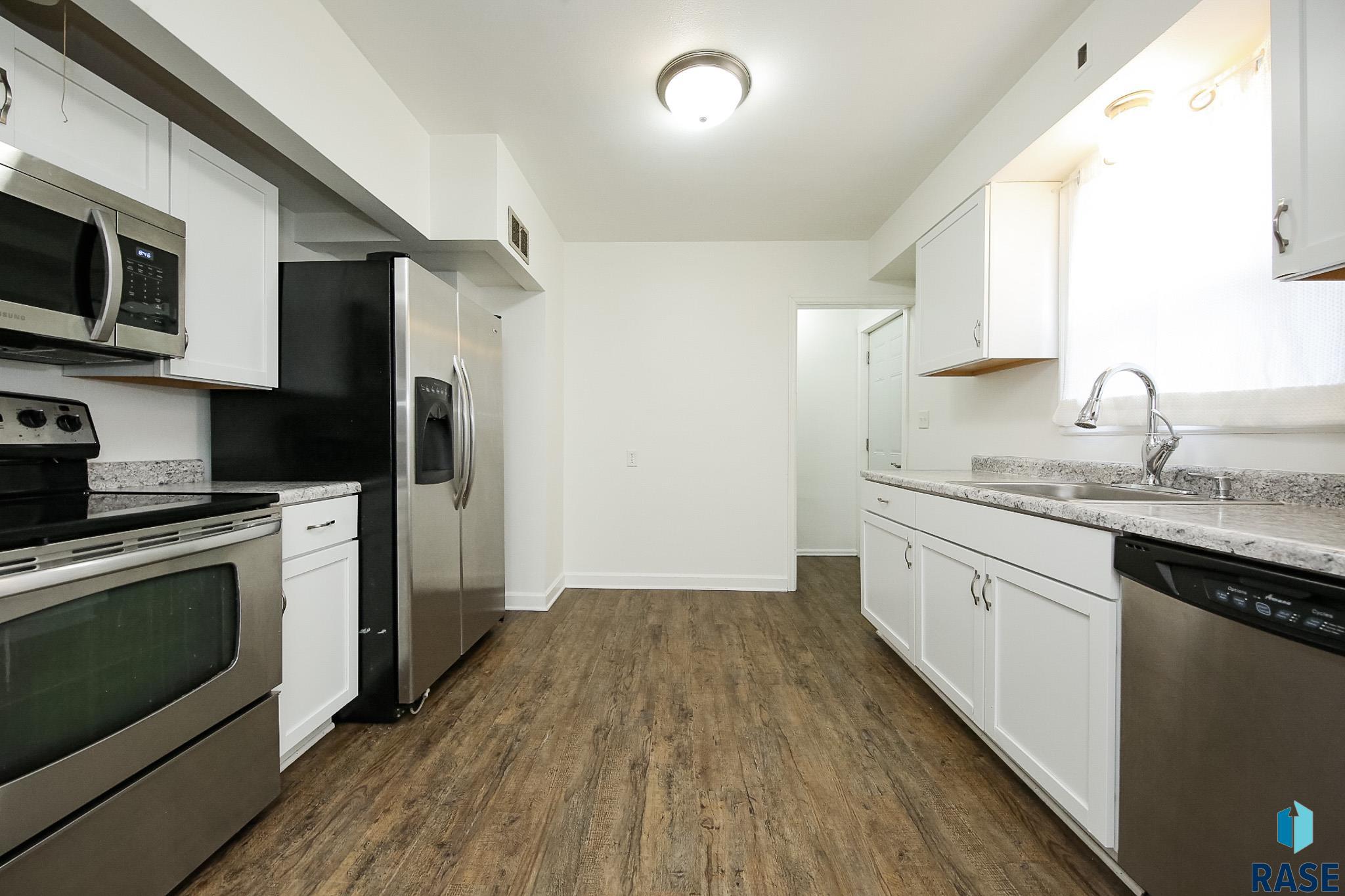 101 W 27th St Street, Sioux Falls, New Jersey image 12