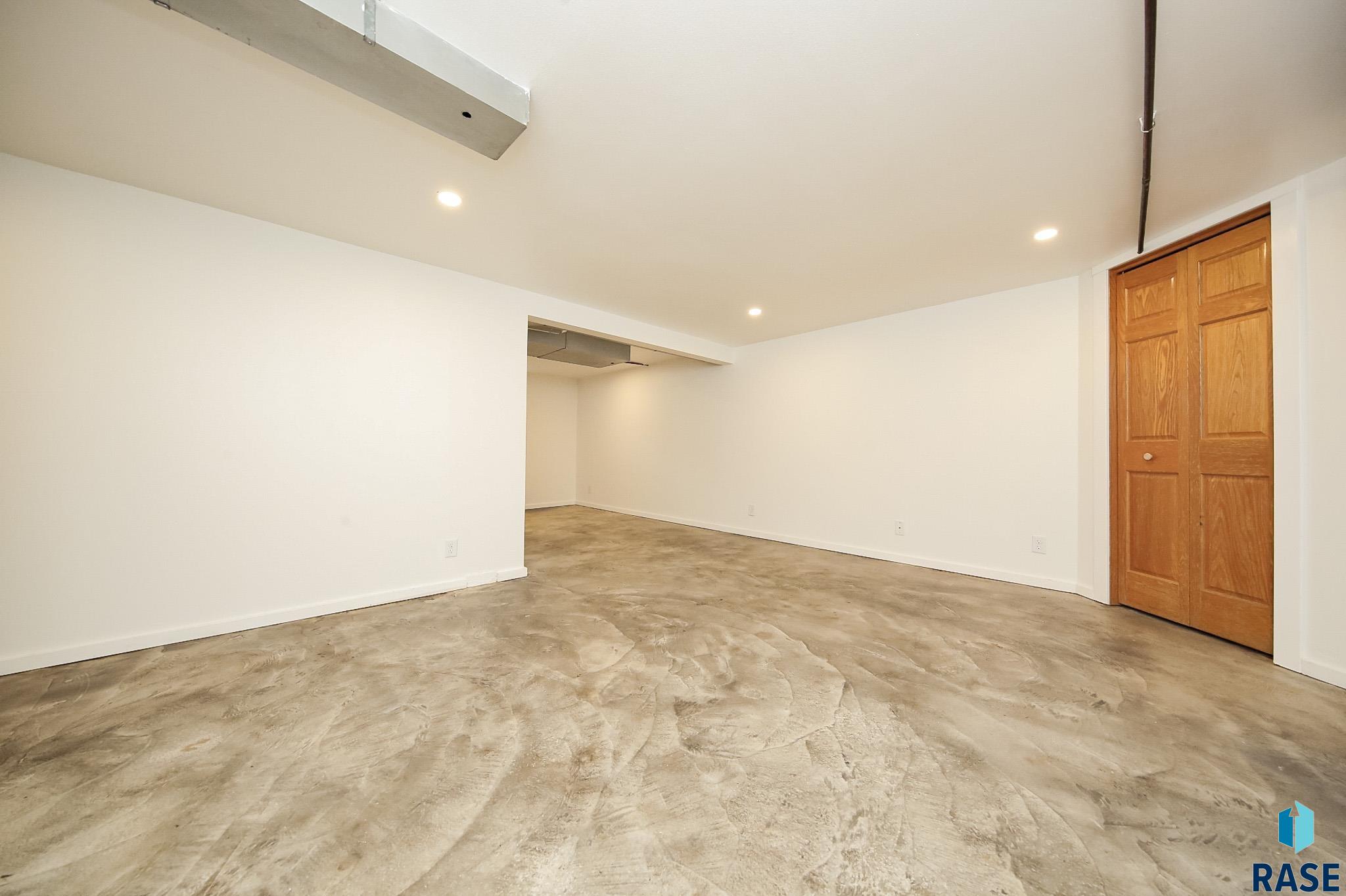101 W 27th St Street, Sioux Falls, New Jersey image 23