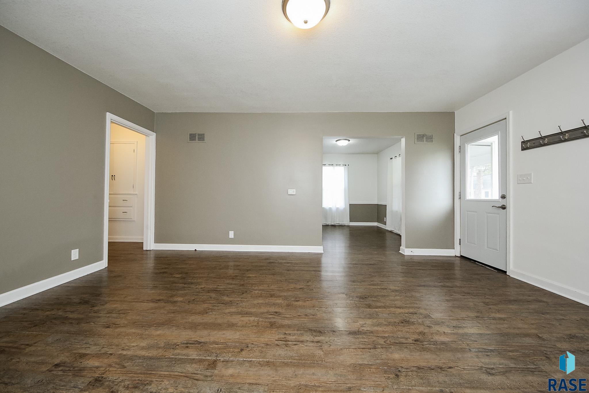 101 W 27th St Street, Sioux Falls, New Jersey image 6