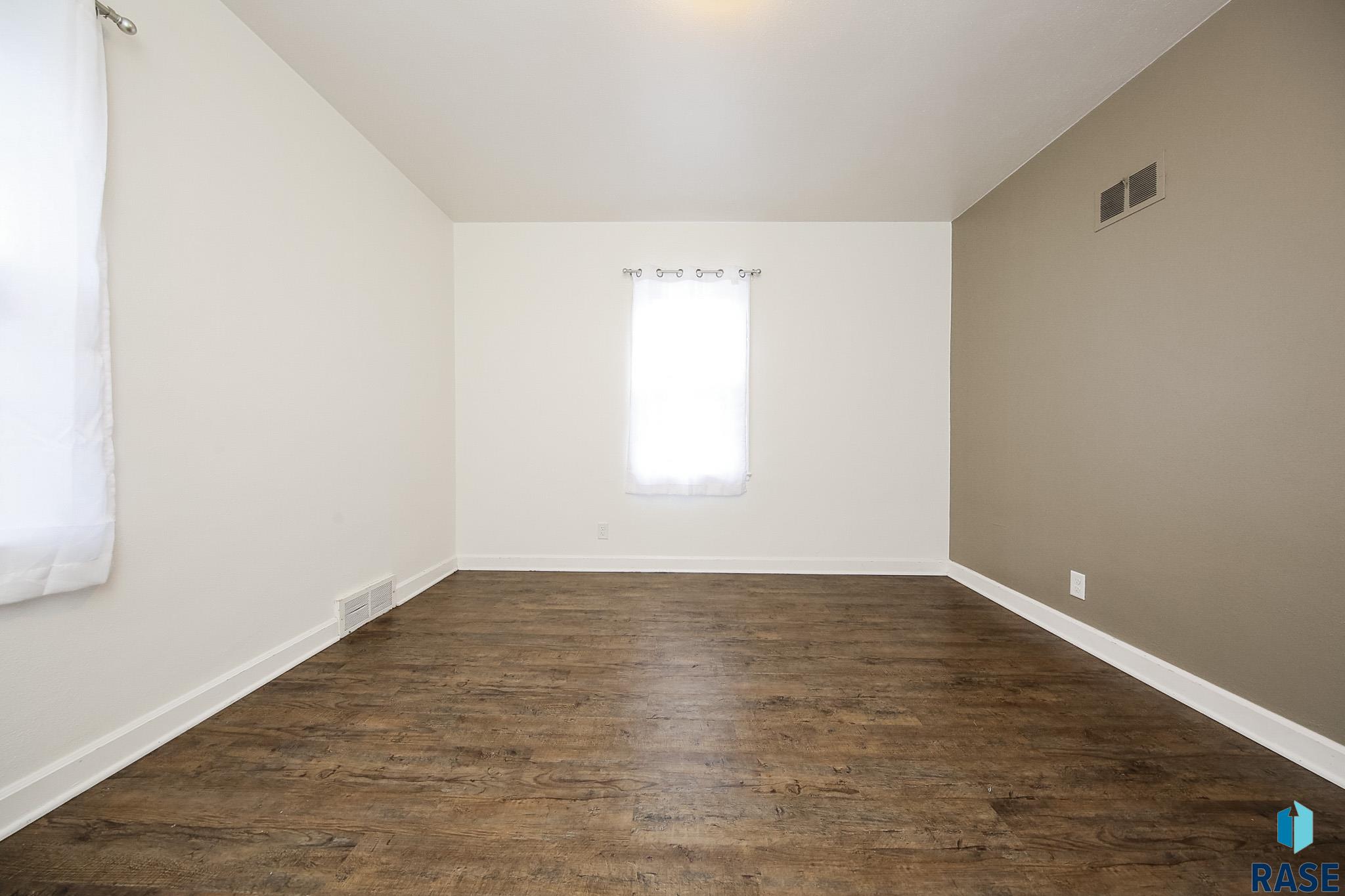 101 W 27th St Street, Sioux Falls, New Jersey image 19