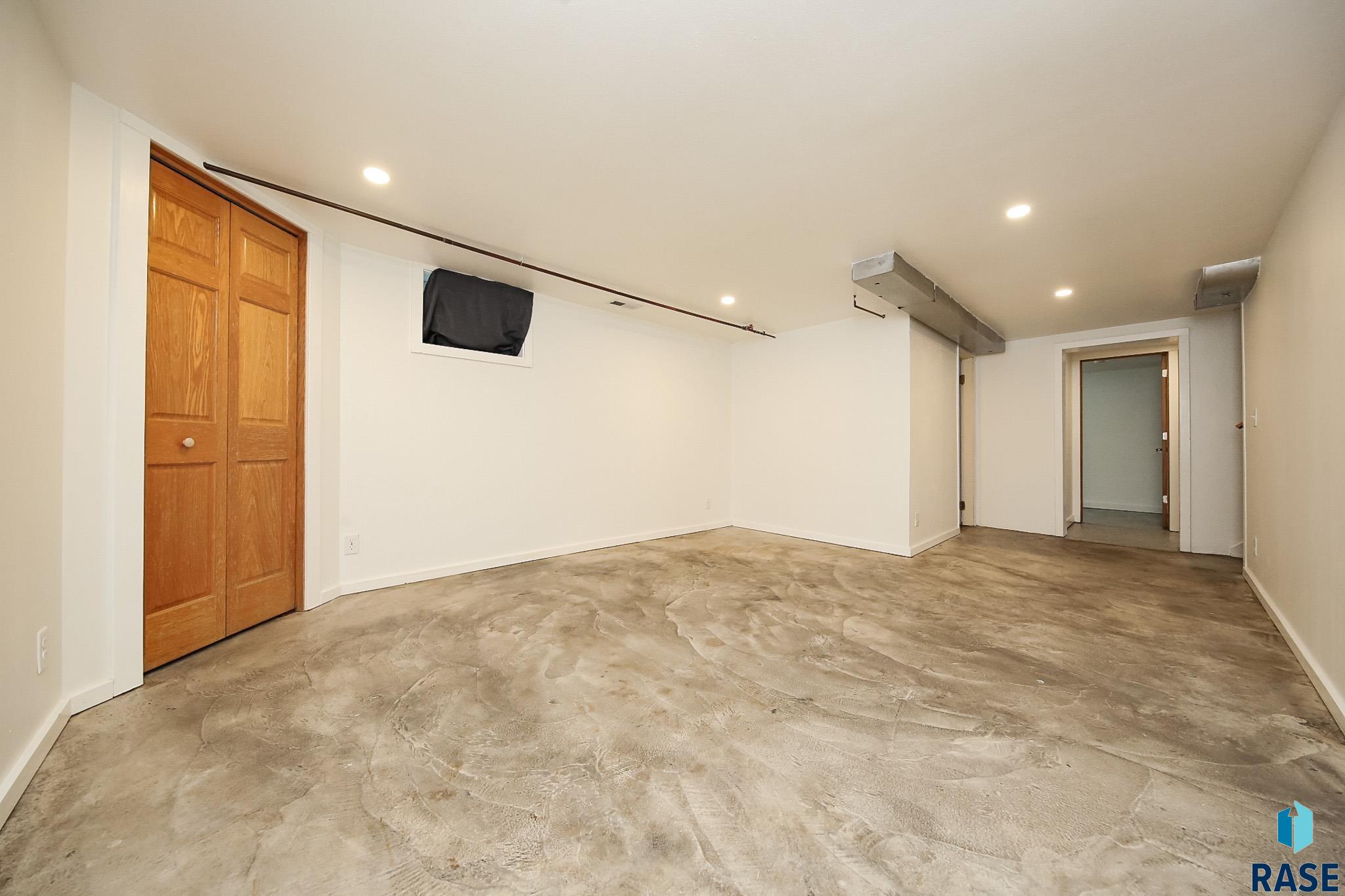 101 W 27th St Street, Sioux Falls, New Jersey image 24