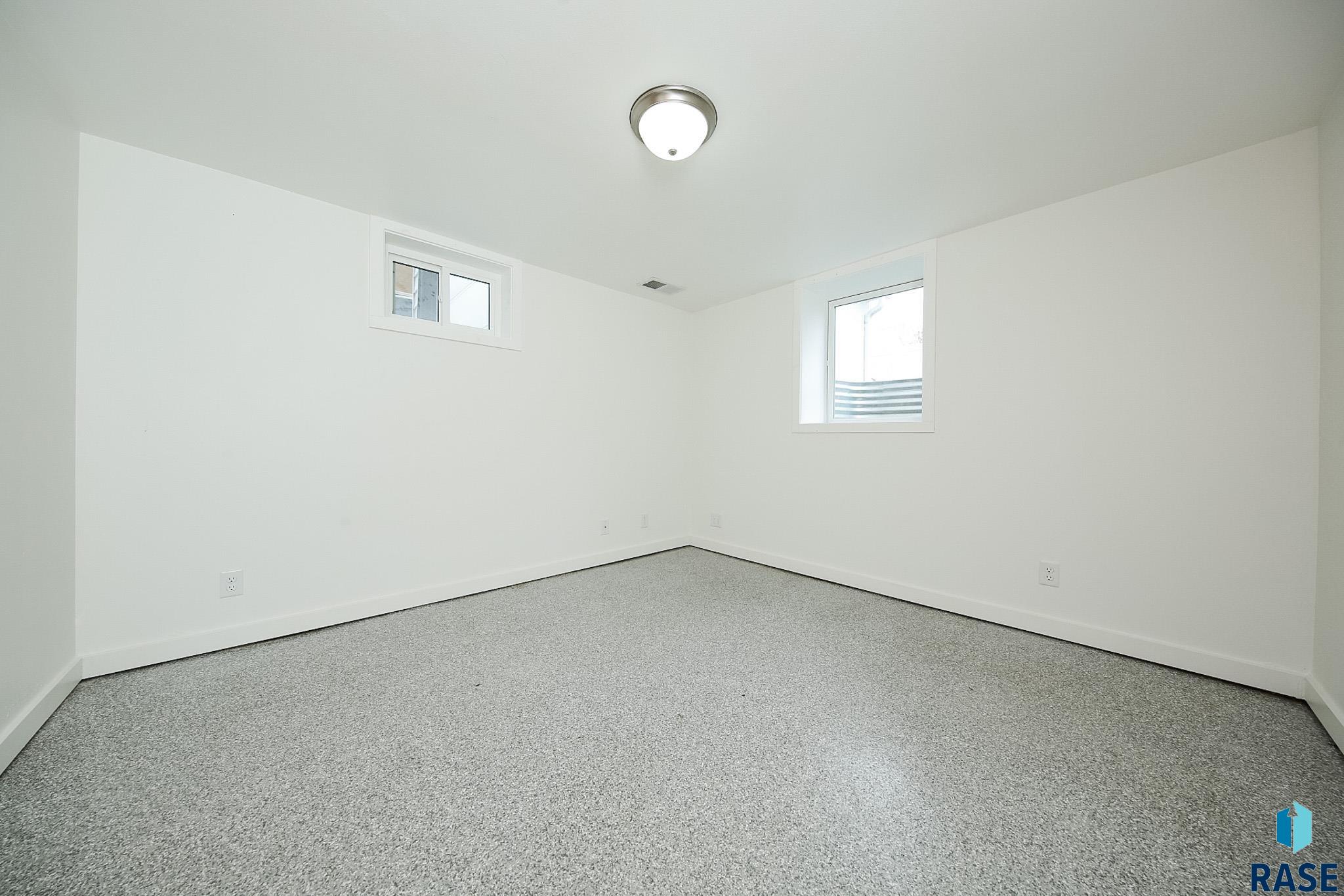 101 W 27th St Street, Sioux Falls, New Jersey image 27