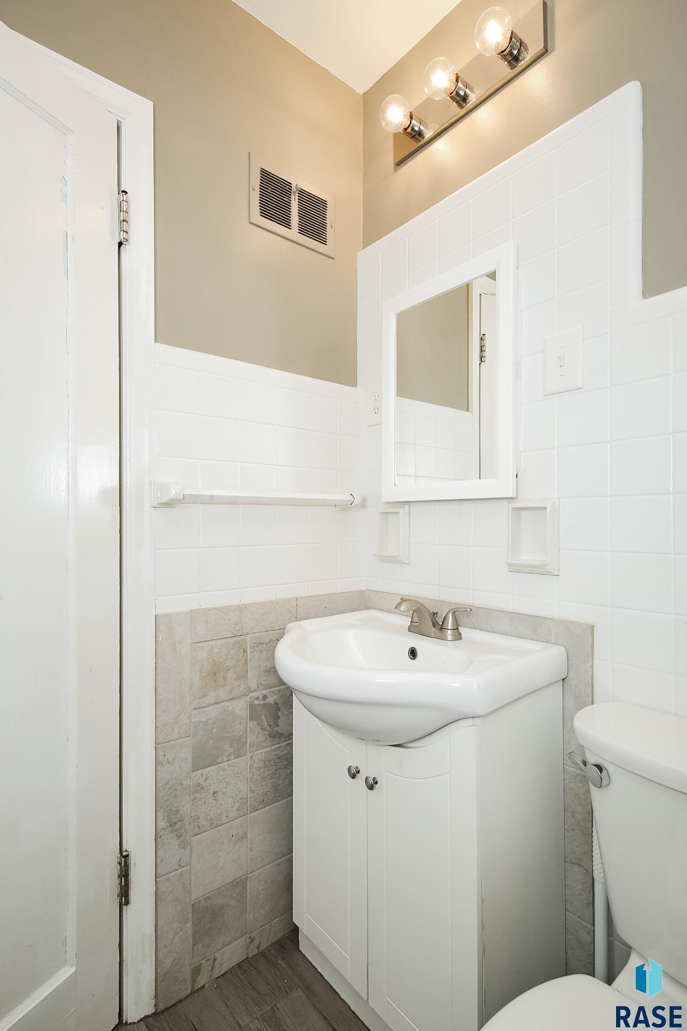 101 W 27th St Street, Sioux Falls, New Jersey image 20