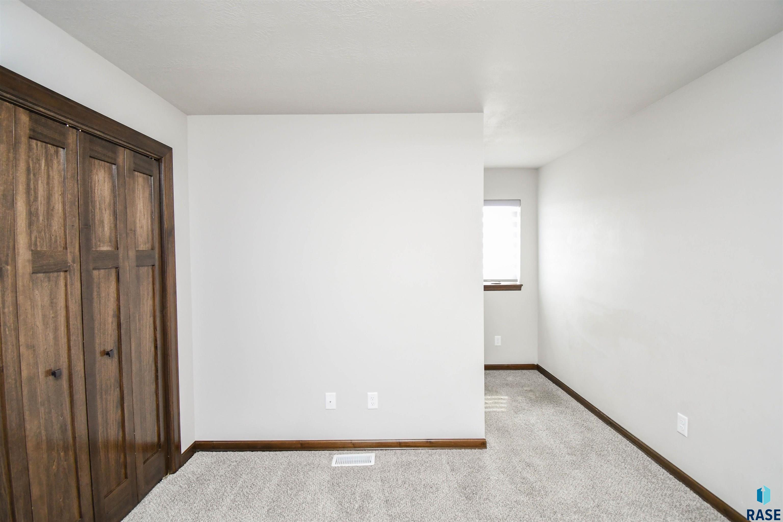 2568 E Meadowside Pl Place, Sioux Falls, New Jersey image 28
