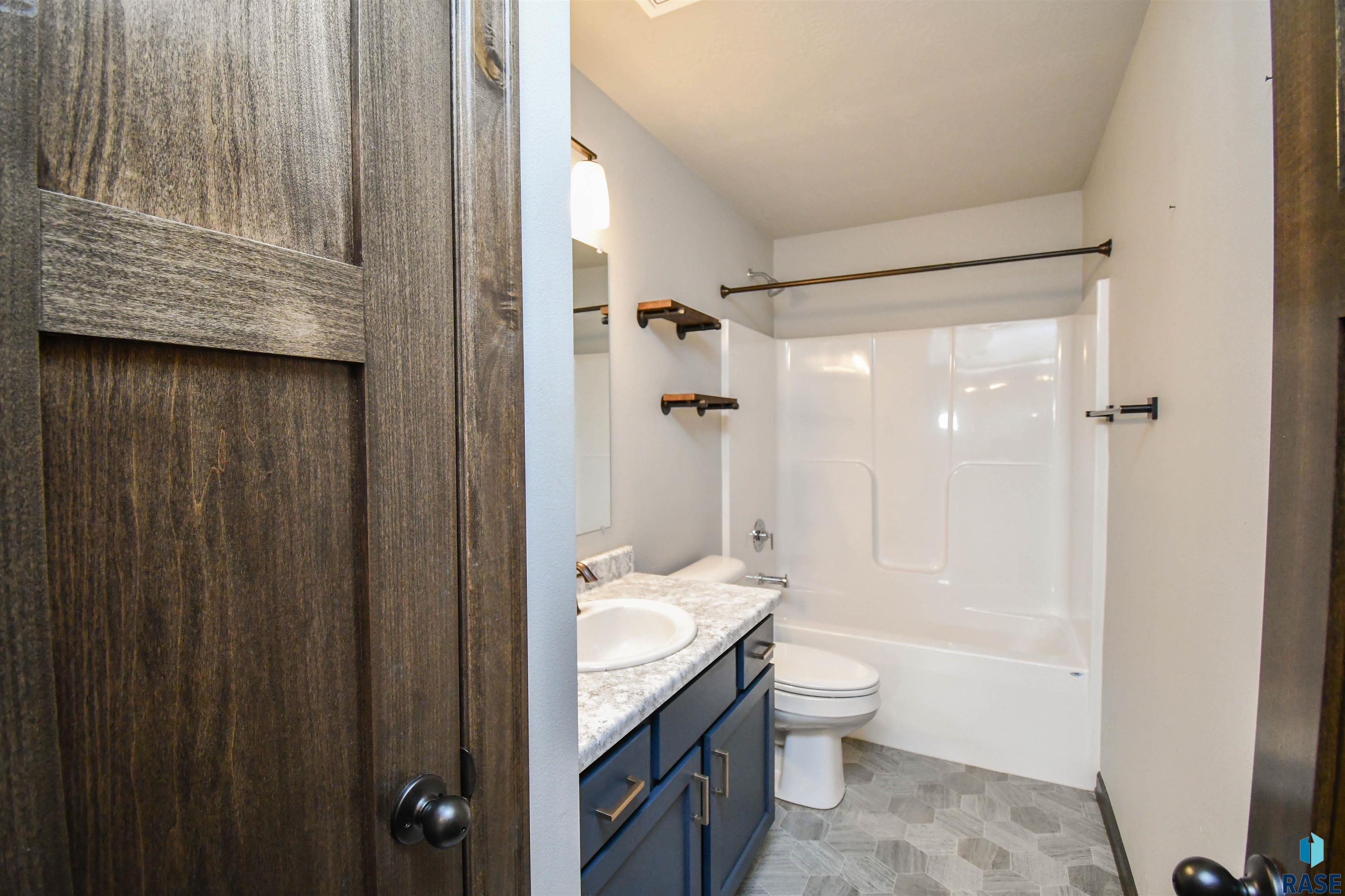 2568 E Meadowside Pl Place, Sioux Falls, New Jersey image 30